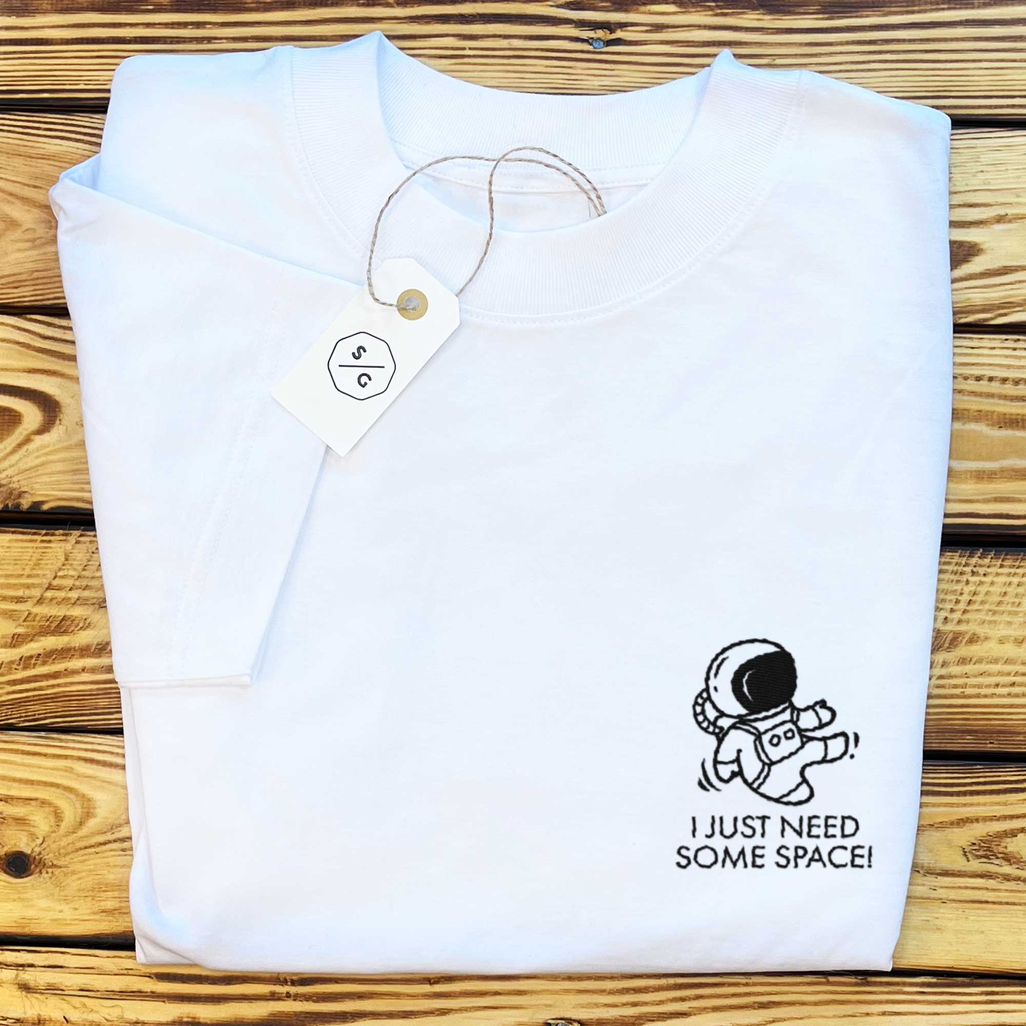 BESTICKTES SHIRT OVERSIZED • I JUST NEED SOME SPACE – SOIL & GREEN