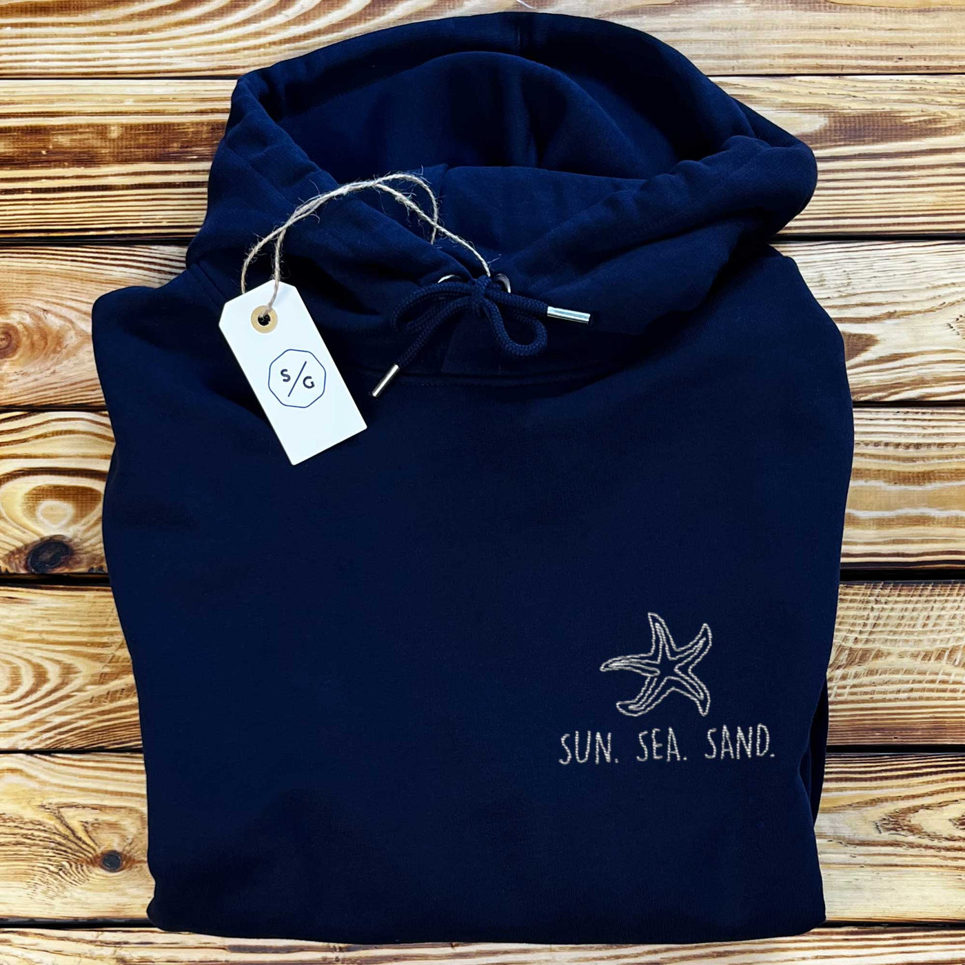 BESTICKTER HOODIE • SUN. SEA. SAND.