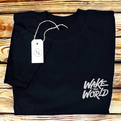 BESTICKTES SHIRT OVERSIZED • WAKE THE WORLD