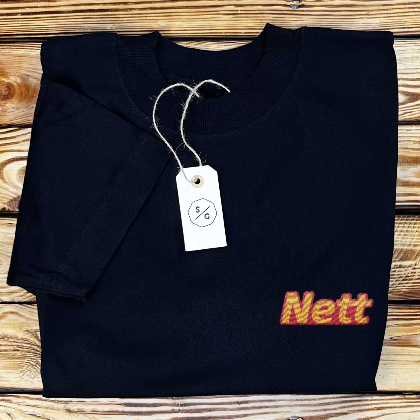 BESTICKTES SHIRT OVERSIZED • NETT