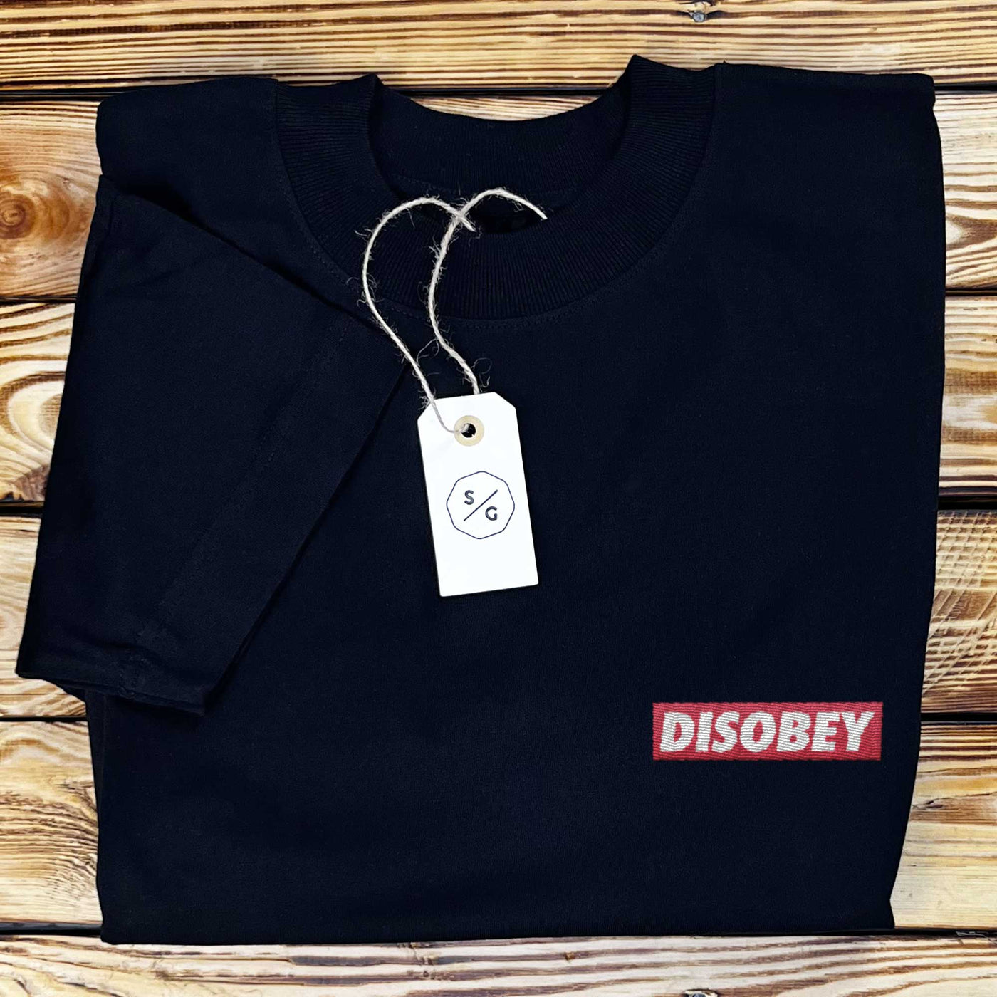 BESTICKTES SHIRT OVERSIZED • DISOBEY