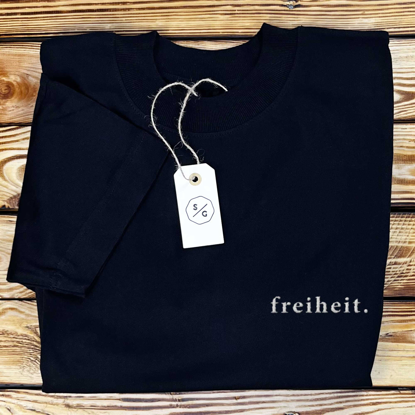 BESTICKTES SHIRT OVERSIZED • FREIHEIT.