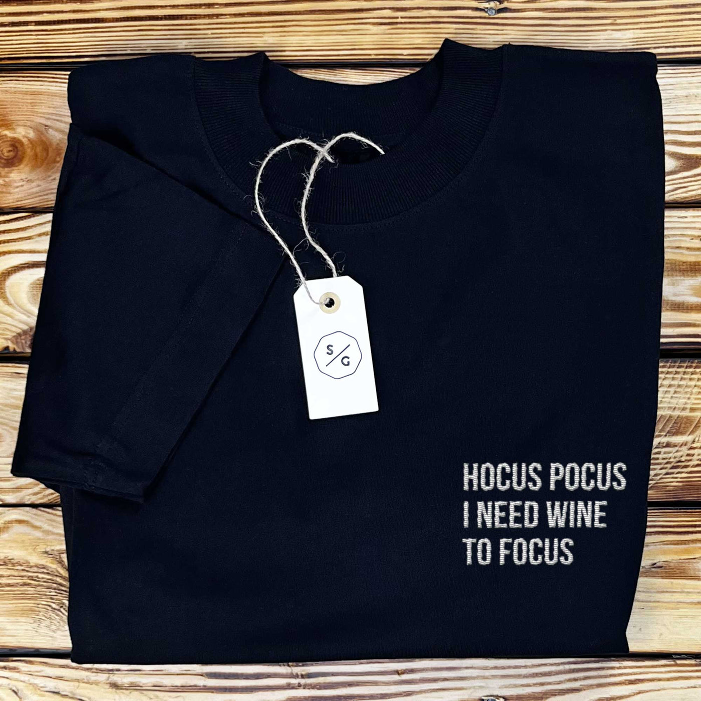 BESTICKTES SHIRT OVERSIZED • HOCUS POCUS I NEED WINE TO FOCUS