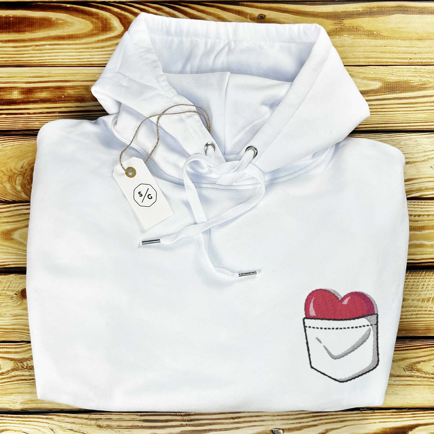 BESTICKTER HOODIE OVERSIZED • HEART IN POCKET