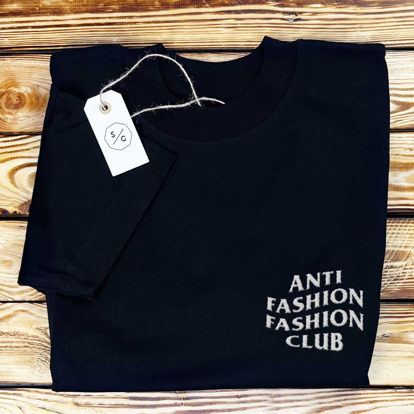 BESTICKTES SHIRT OVERSIZED • ANTI FASHION FASHION CLUB