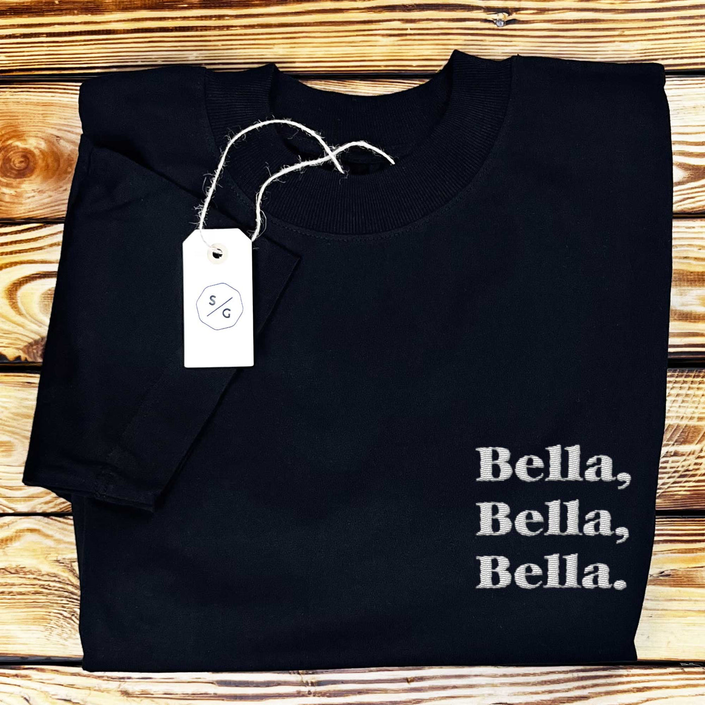 BESTICKTES SHIRT OVERSIZED • BELLA, BELLA, BELLA