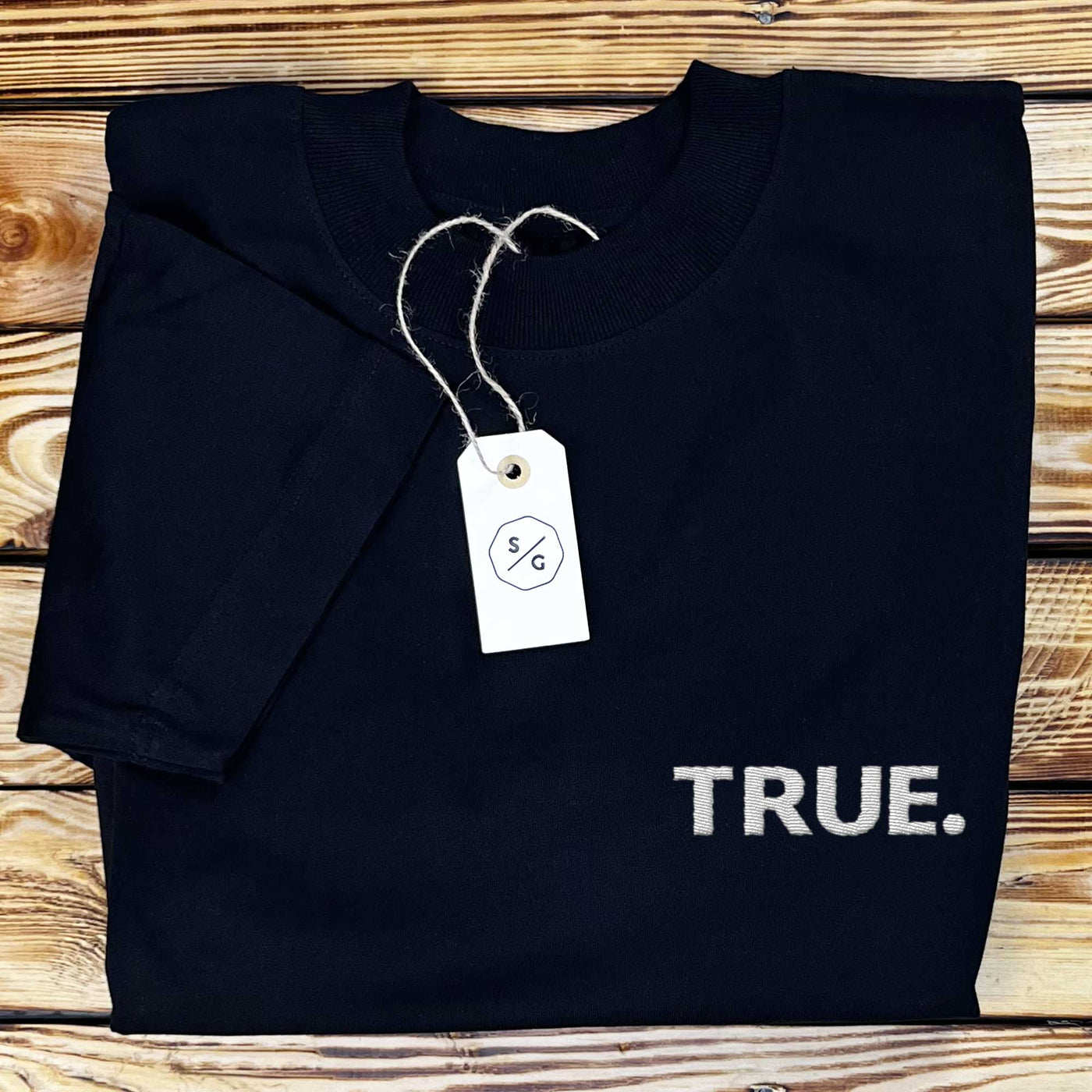 BESTICKTES SHIRT OVERSIZED • TRUE.