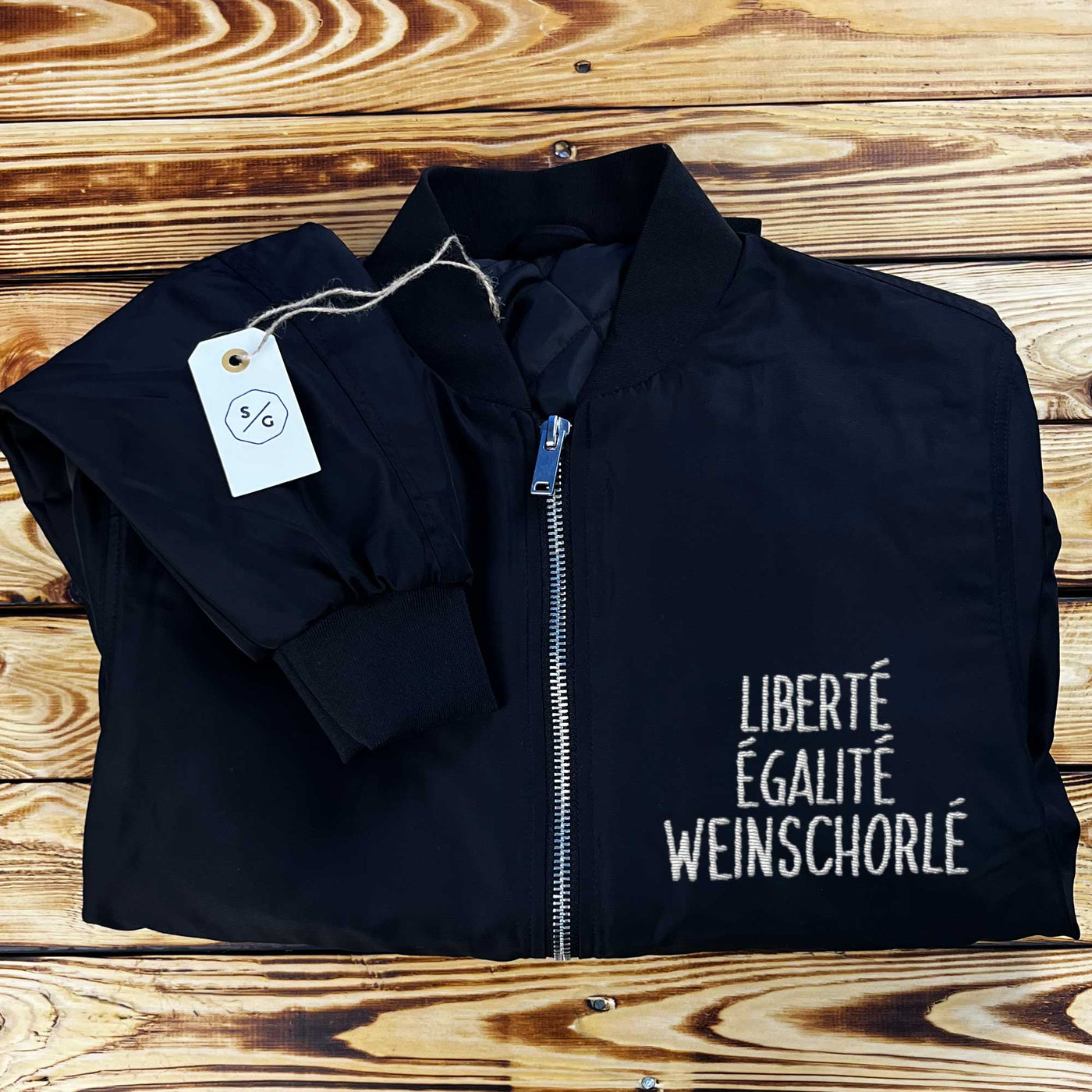 BESTICKTE BOMBERJACKE • LIBERTÉ EGALITÉ WEINSCHORLÉ