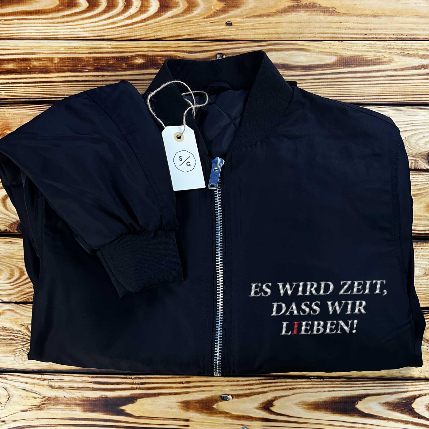 BESTICKTE BOMBERJACKE • ES WIRD ZEIT, DASS WIR LIEBEN!