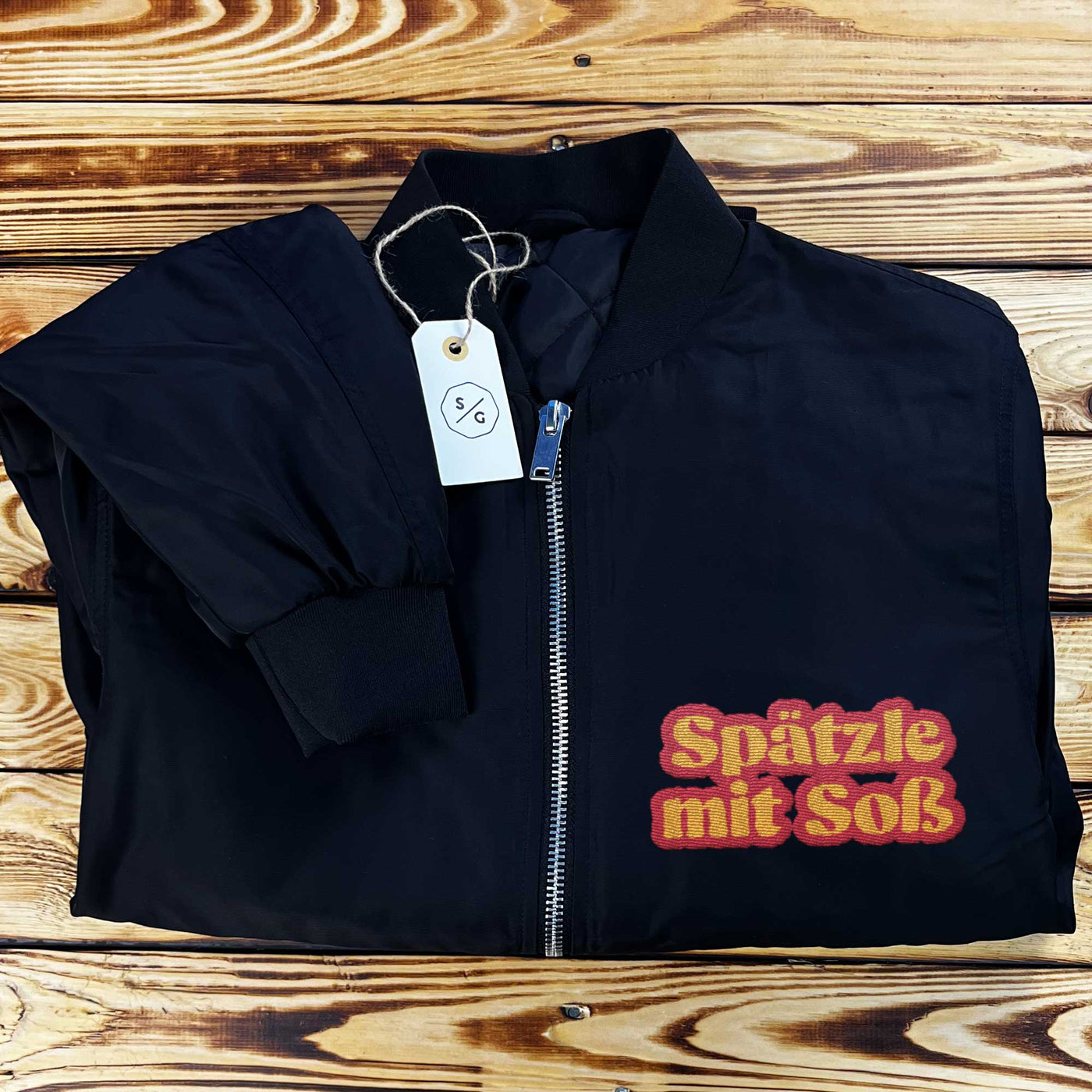 BESTICKTER SHERPA JACKE • SPÄTZLE MIT SOSS