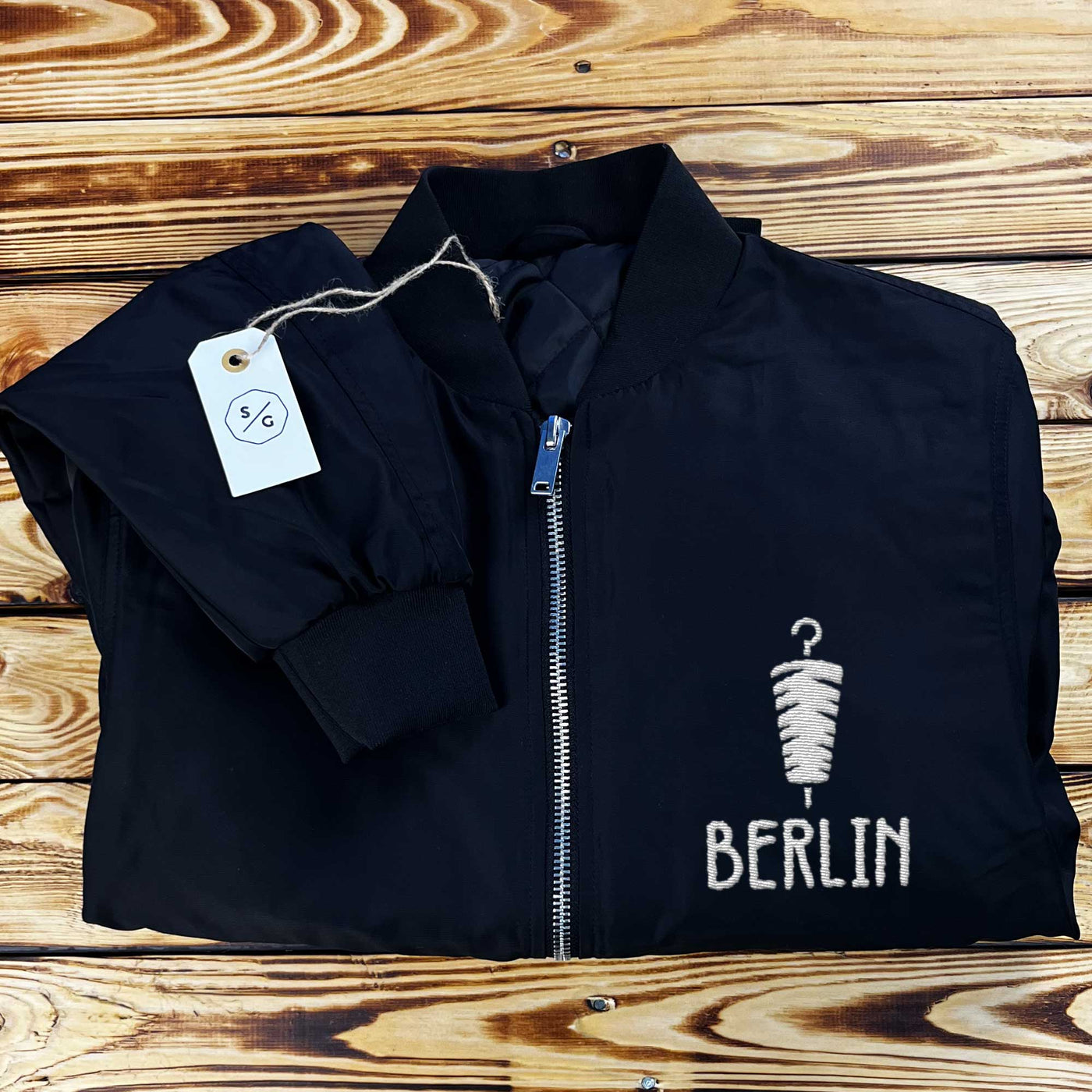 BESTICKTE BOMBERJACKE • BERLIN