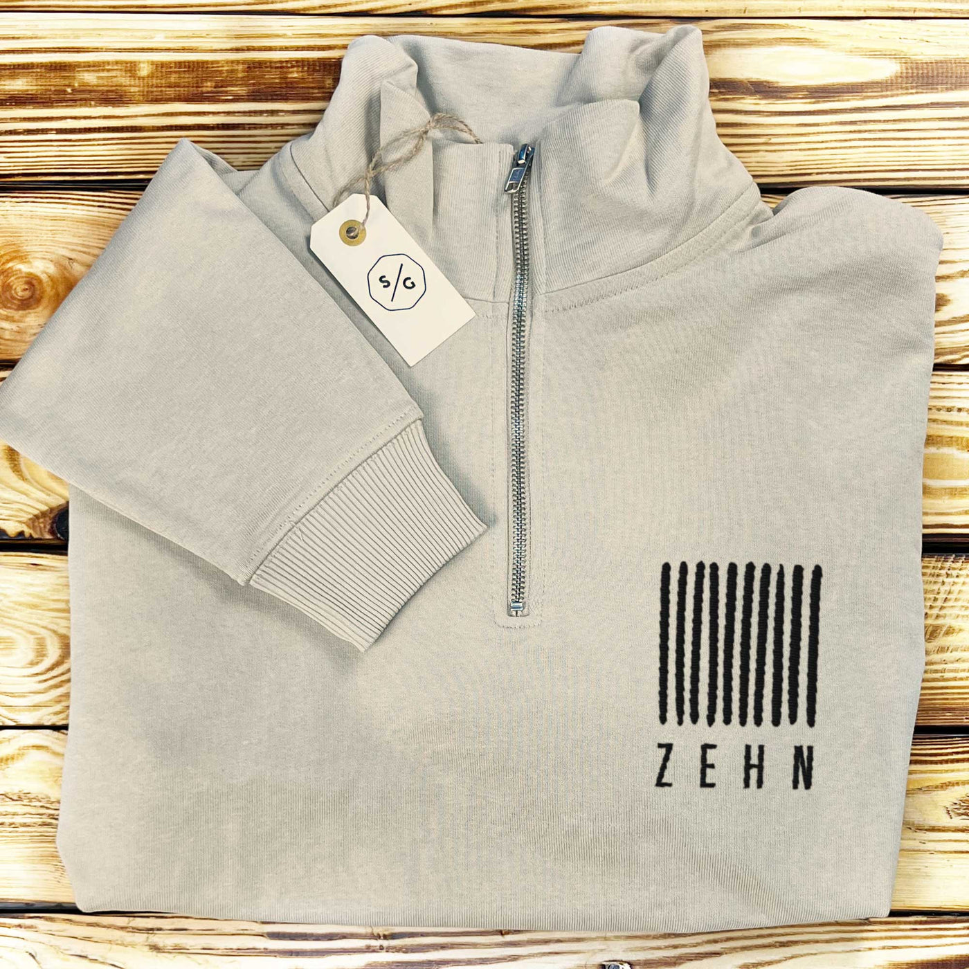 BESTICKTER HALF-ZIP SWEATER • LOGO ZEHN RECORDS