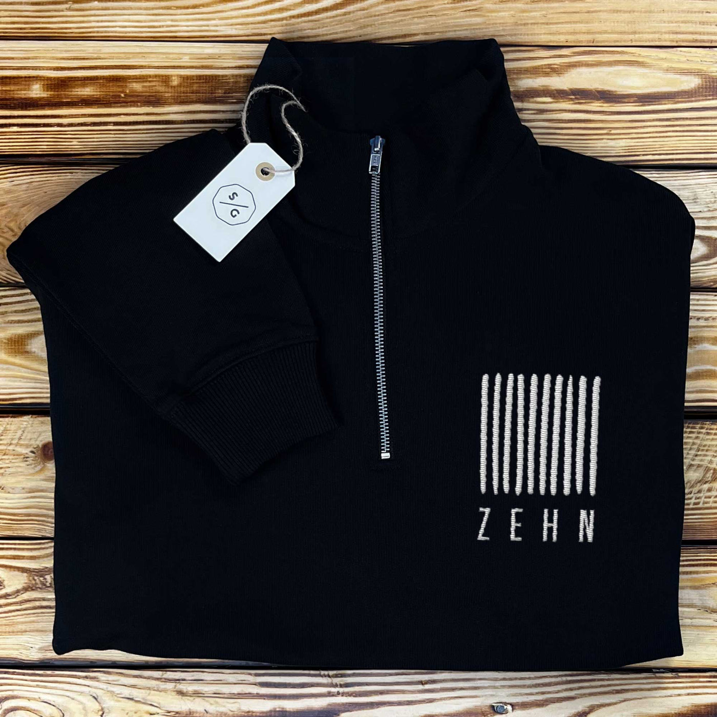 BESTICKTER HALF-ZIP SWEATER • LOGO ZEHN RECORDS