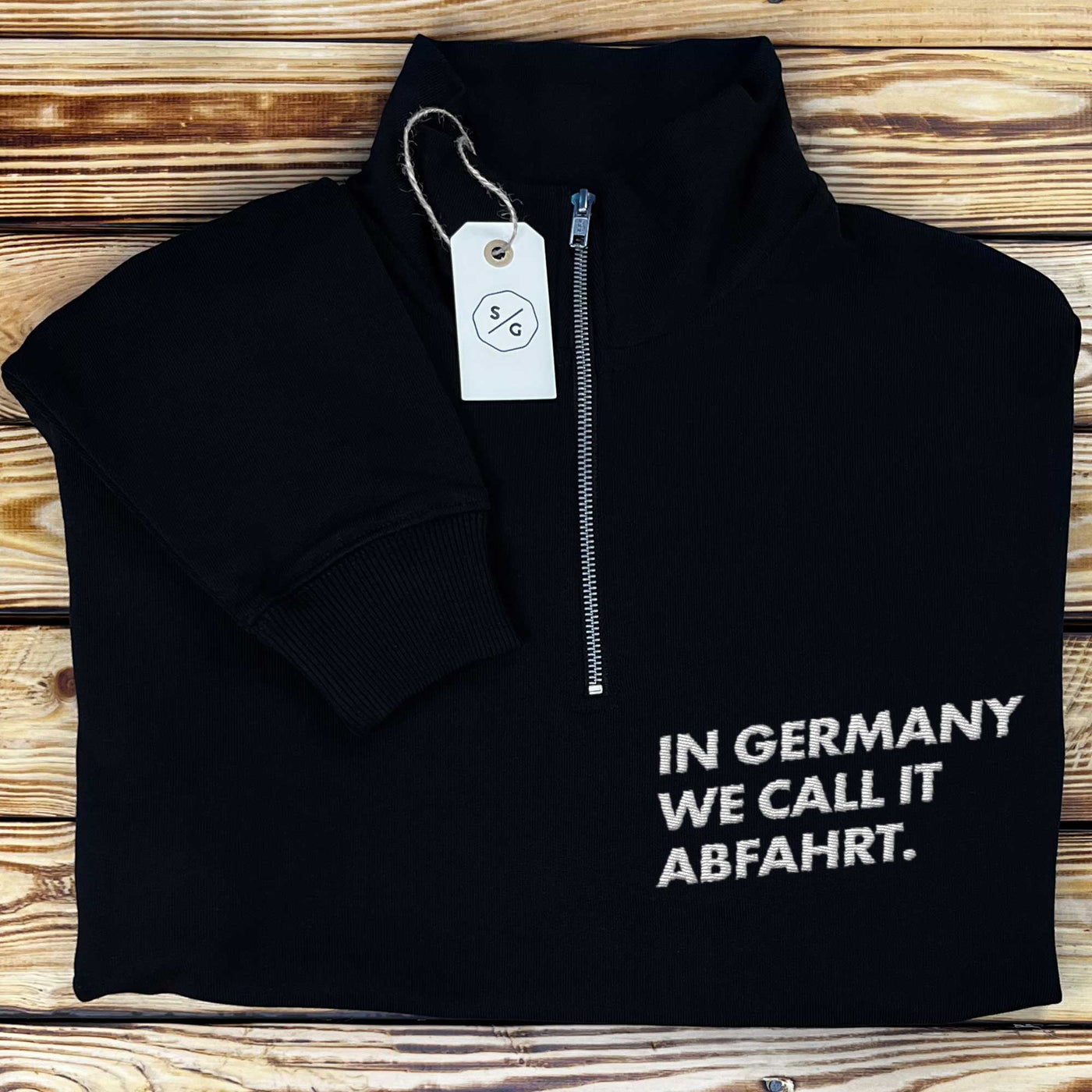 BESTICKTER HALF-ZIP SWEATER • IN GERMANY WE CALL IT ABFAHRT.