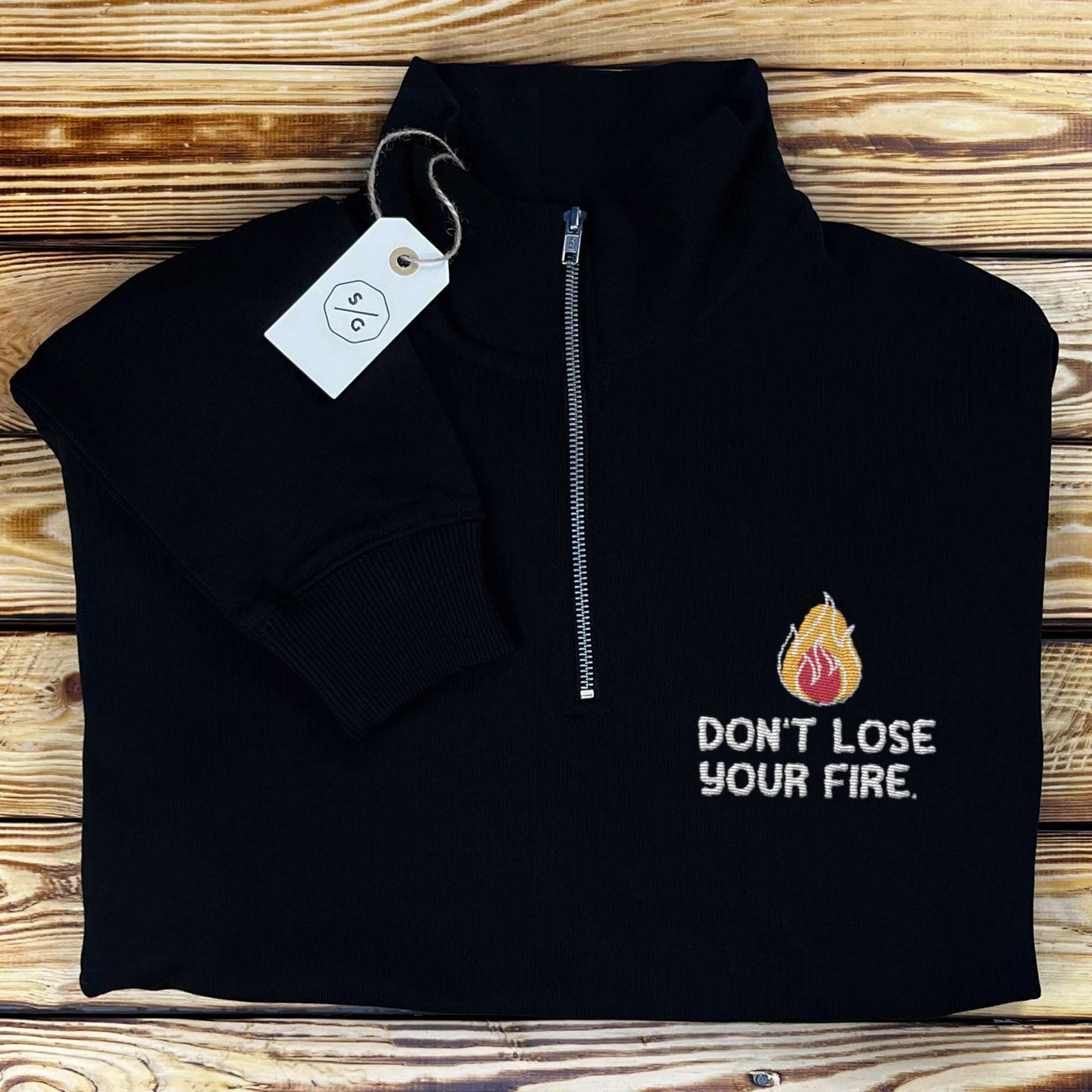 BESTICKTER HALF-ZIP SWEATER • DON´T LOSE YOUR FIRE.