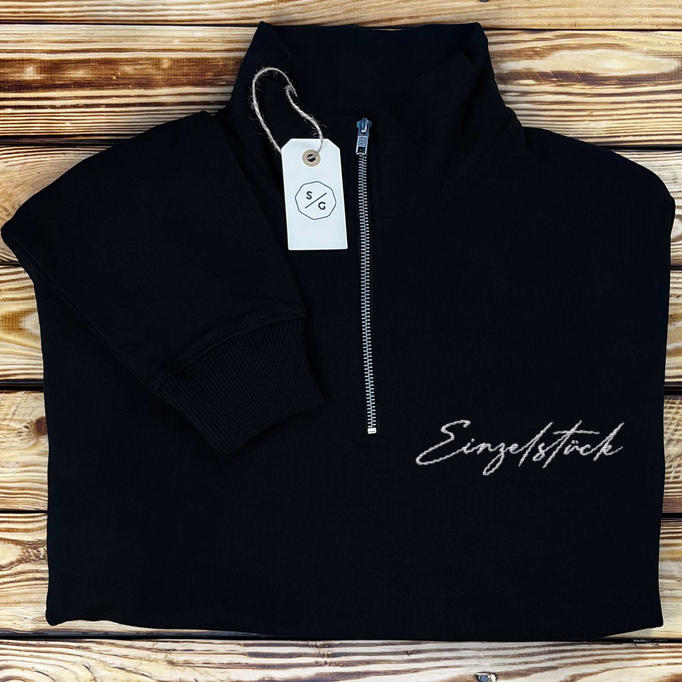 EMBROIDERED HALF-ZIP SWEATER • EINZELSTÜCK