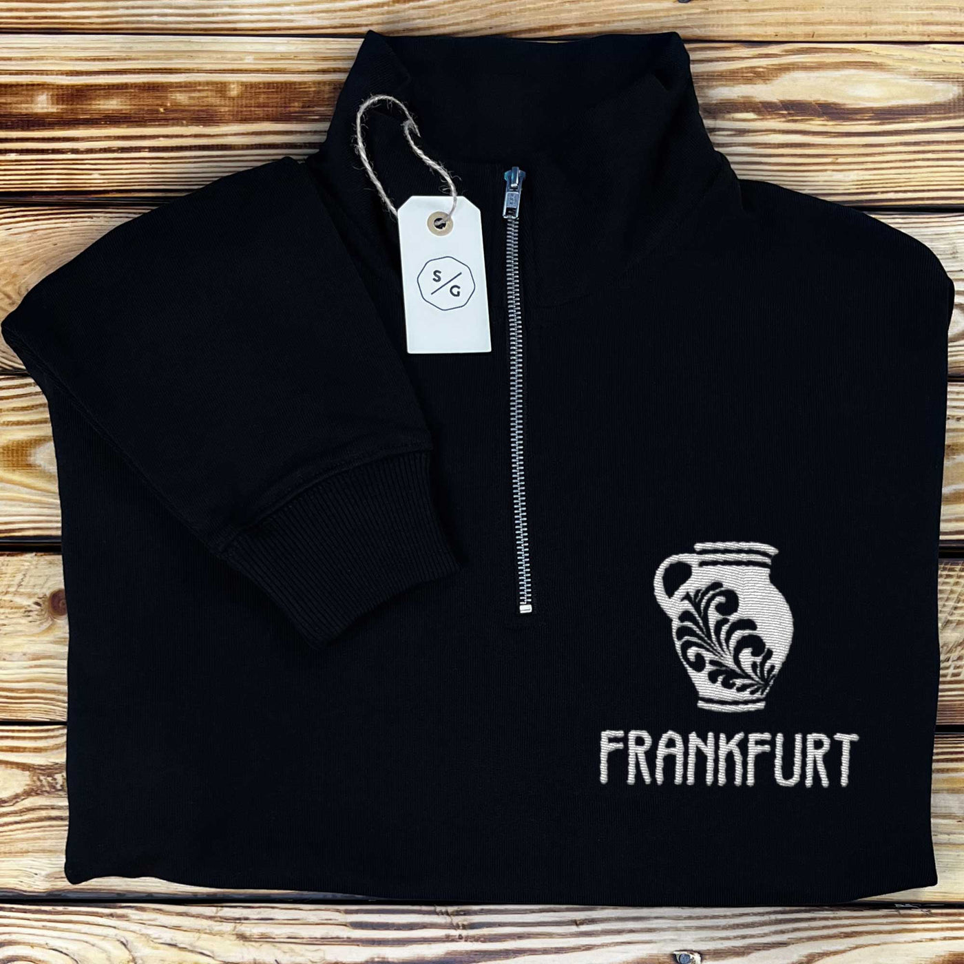 BESTICKTER HALF-ZIP SWEATER • FRANKFURT