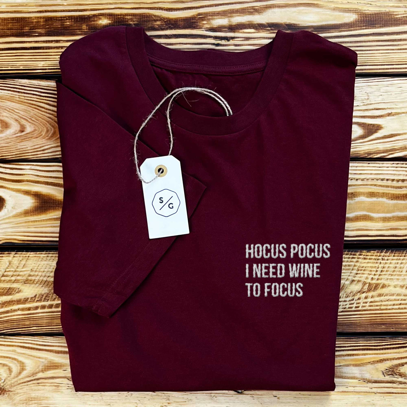 BESTICKTES SHIRT • HOCUS POCUS I NEED WINE TO FOCUS