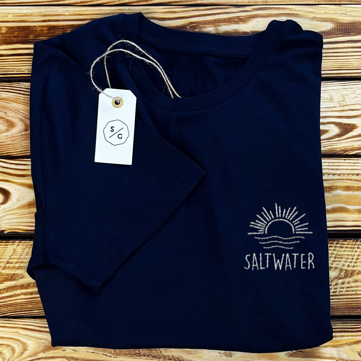 BESTICKTES T-SHIRT KLEID • SALTWATER