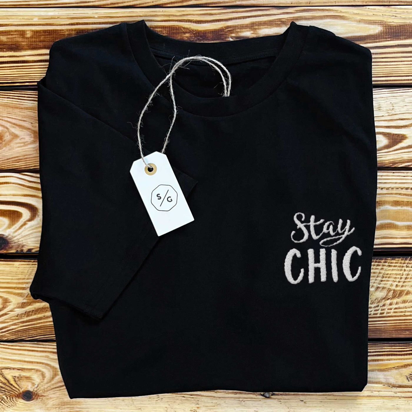 BESTICKTES SHIRT • STAY CHIC