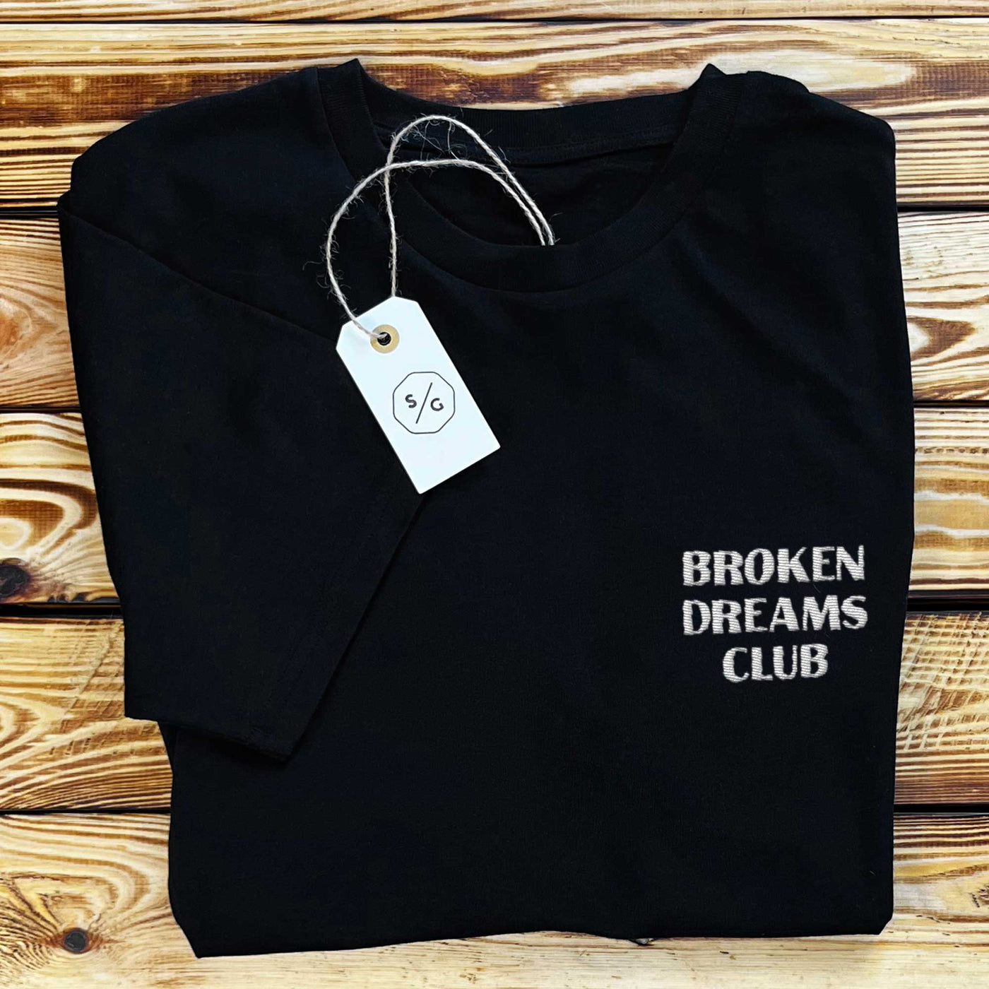 BESTICKTES SHIRT • BROKEN DREAMS CLUB