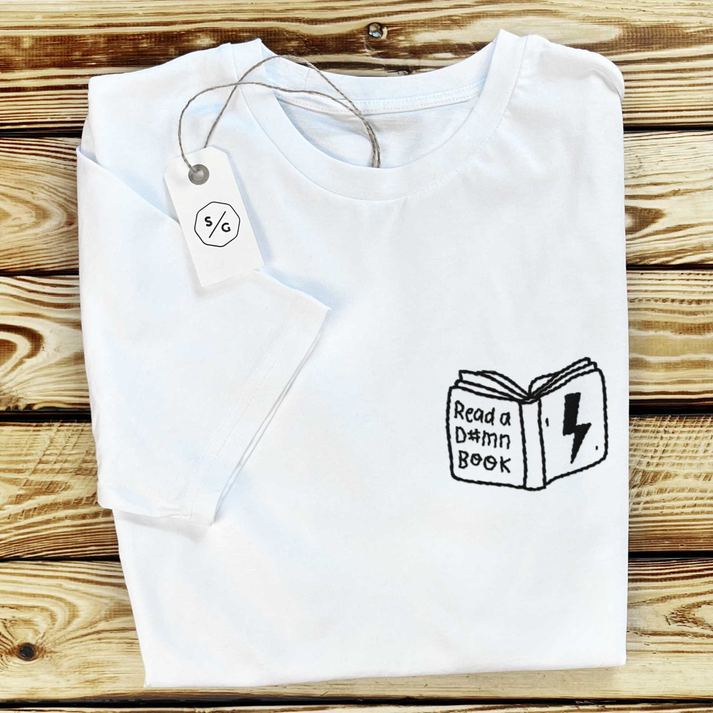 BESTICKTES T-SHIRT KLEID • READ A DAMN BOOK