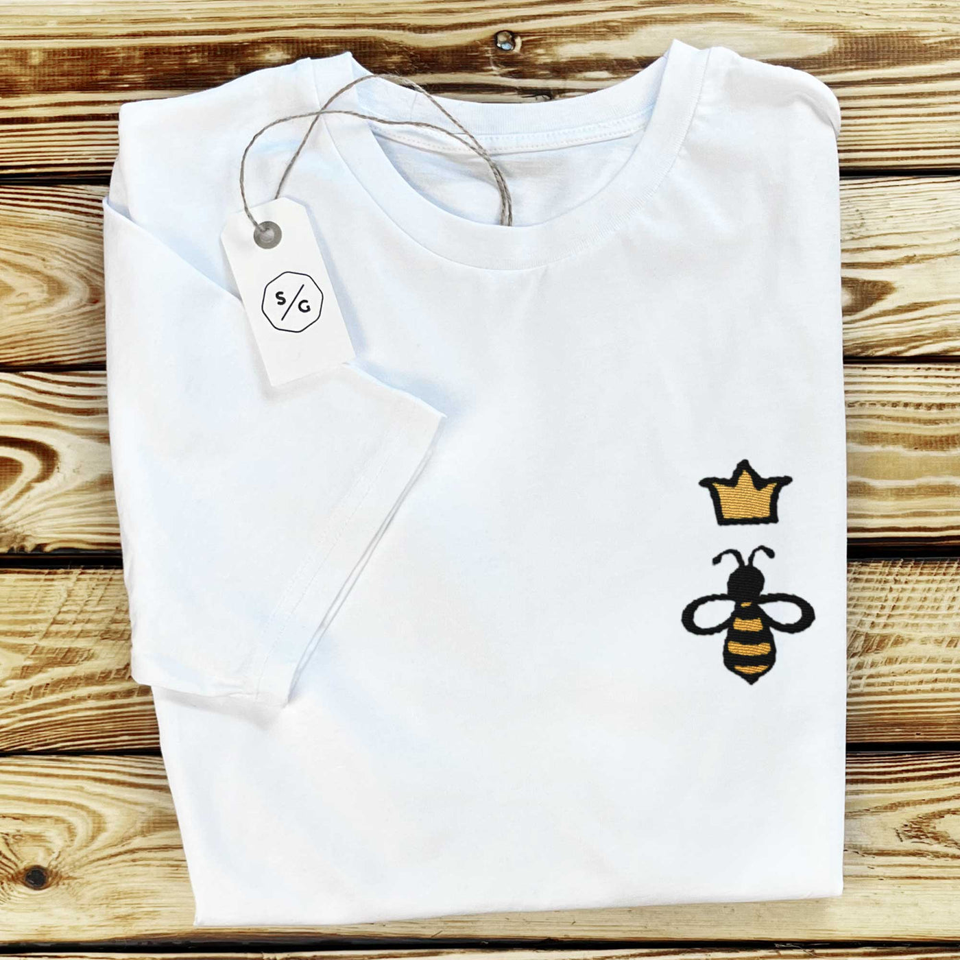 BESTICKTES SHIRT • QUEEN BEE