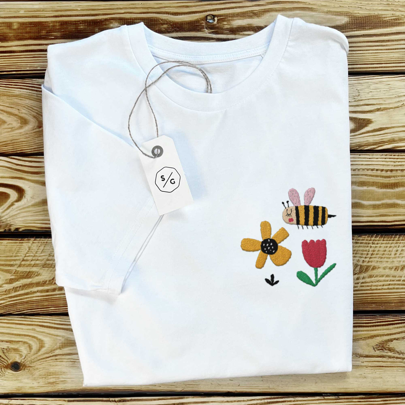 BESTICKTES SHIRT • FLOWER BEE ILLUSTRATION