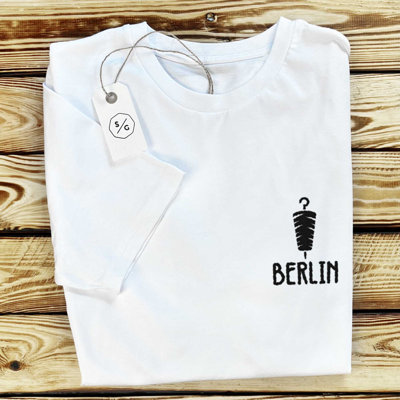 BESTICKTES SHIRT • BERLIN