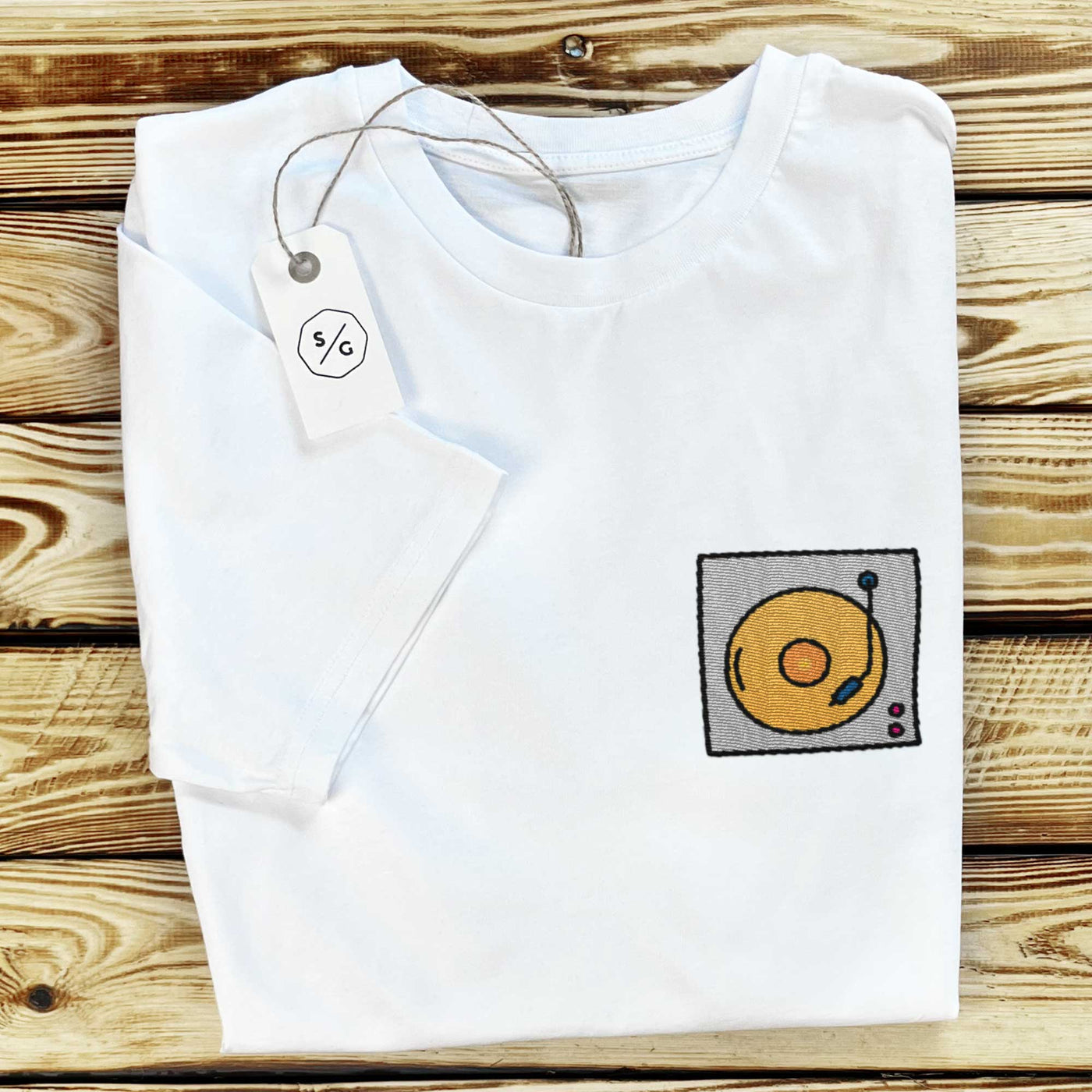 BESTICKTES SHIRT • TURNTABLE SKETCH COLOR