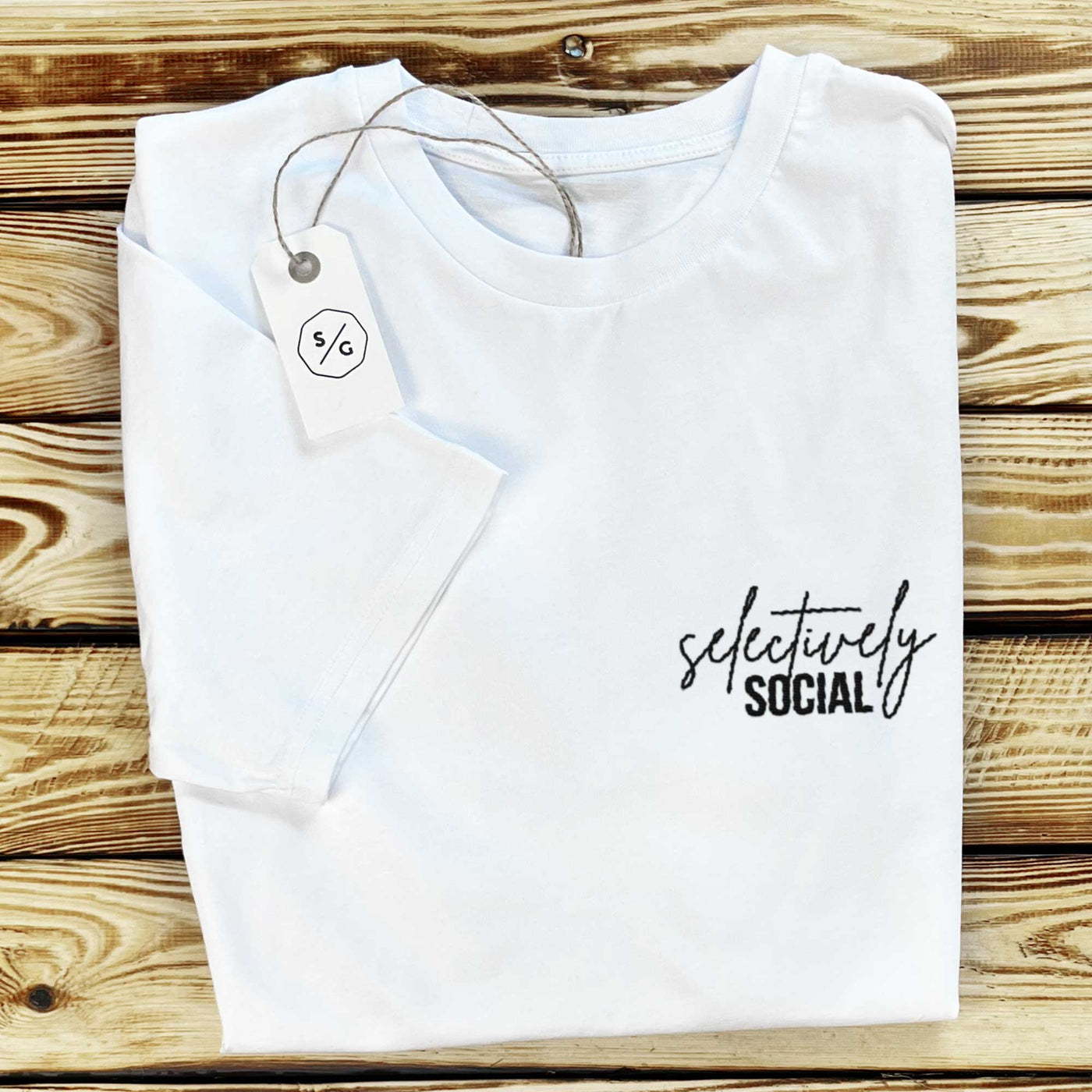 BESTICKTES SHIRT • SELECTIVELY SOCIAL