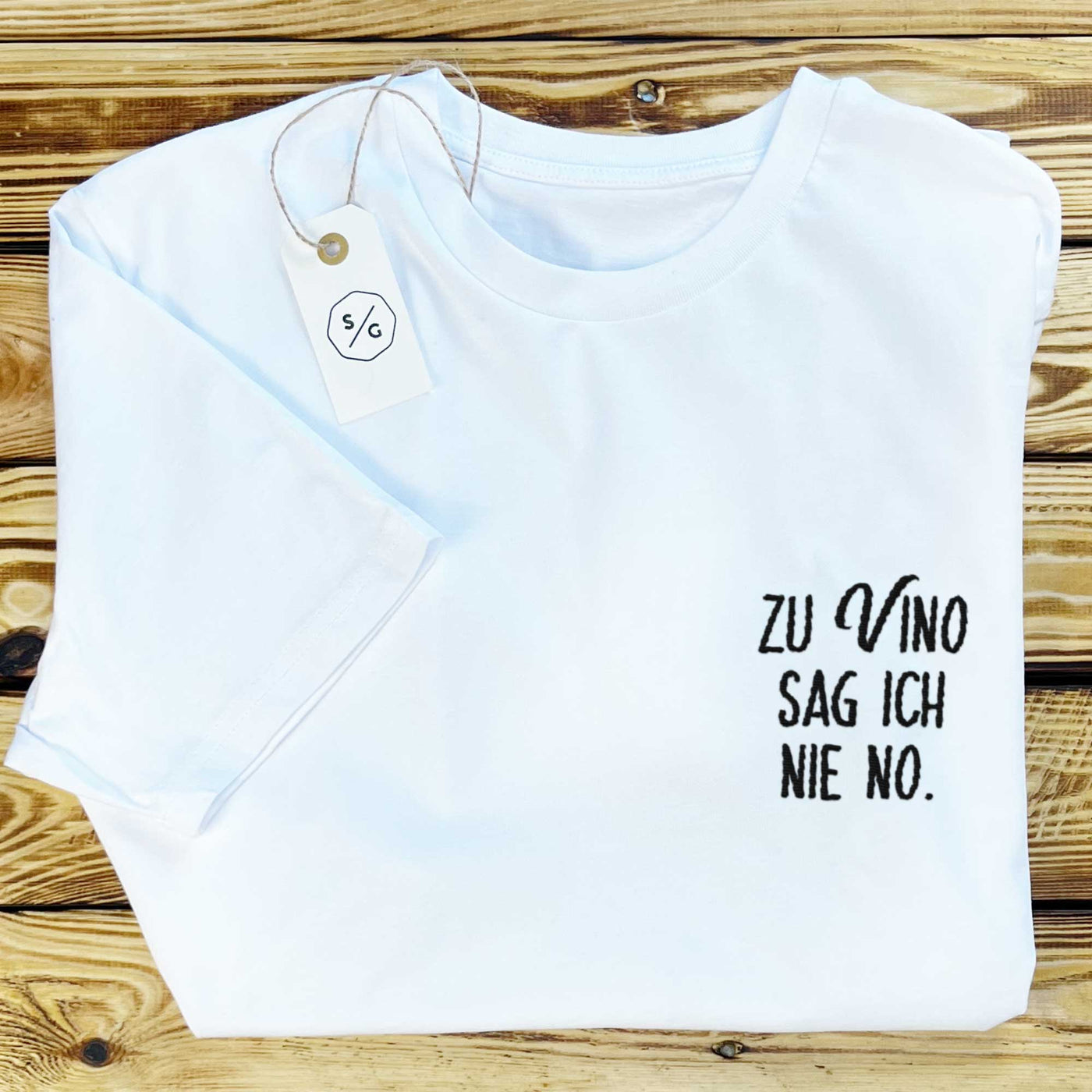 EMBROIDERED T-SHIRT DRESS • ZU VINO SAG ICH NIE NO