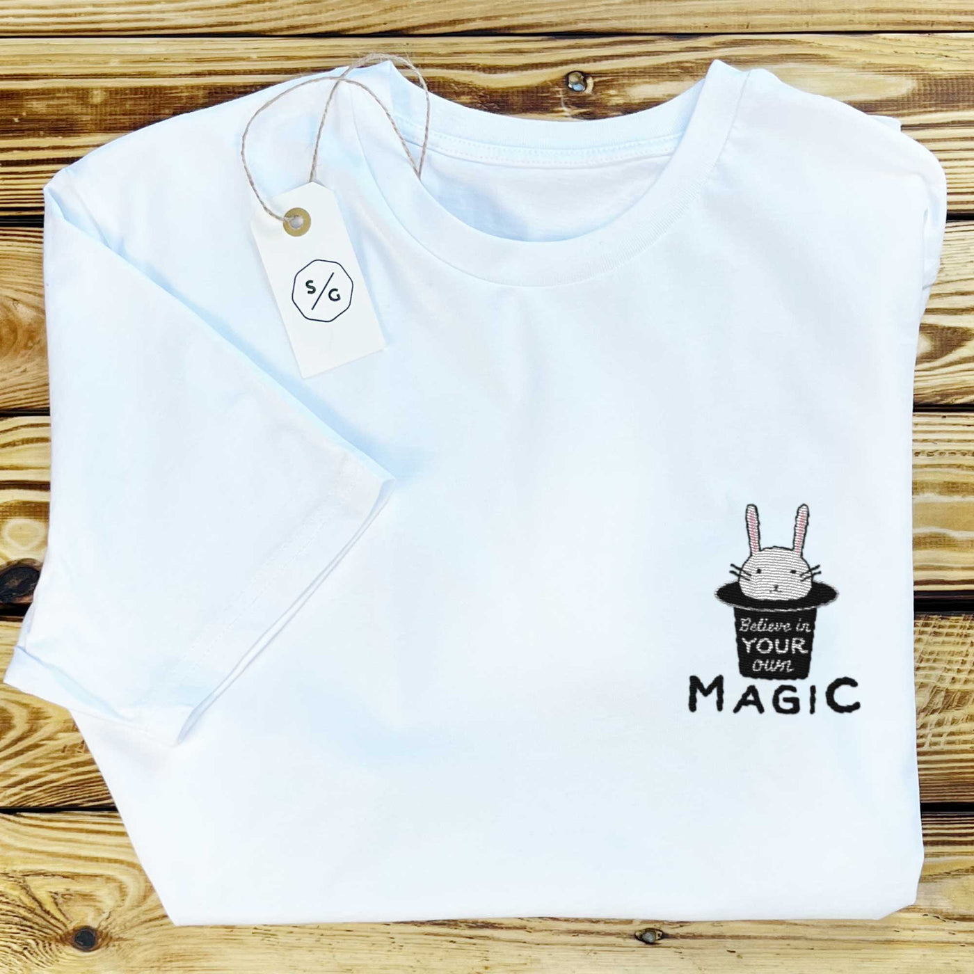 BESTICKTES T-SHIRT KLEID • BELIEVE IN YOUR OWN MAGIC