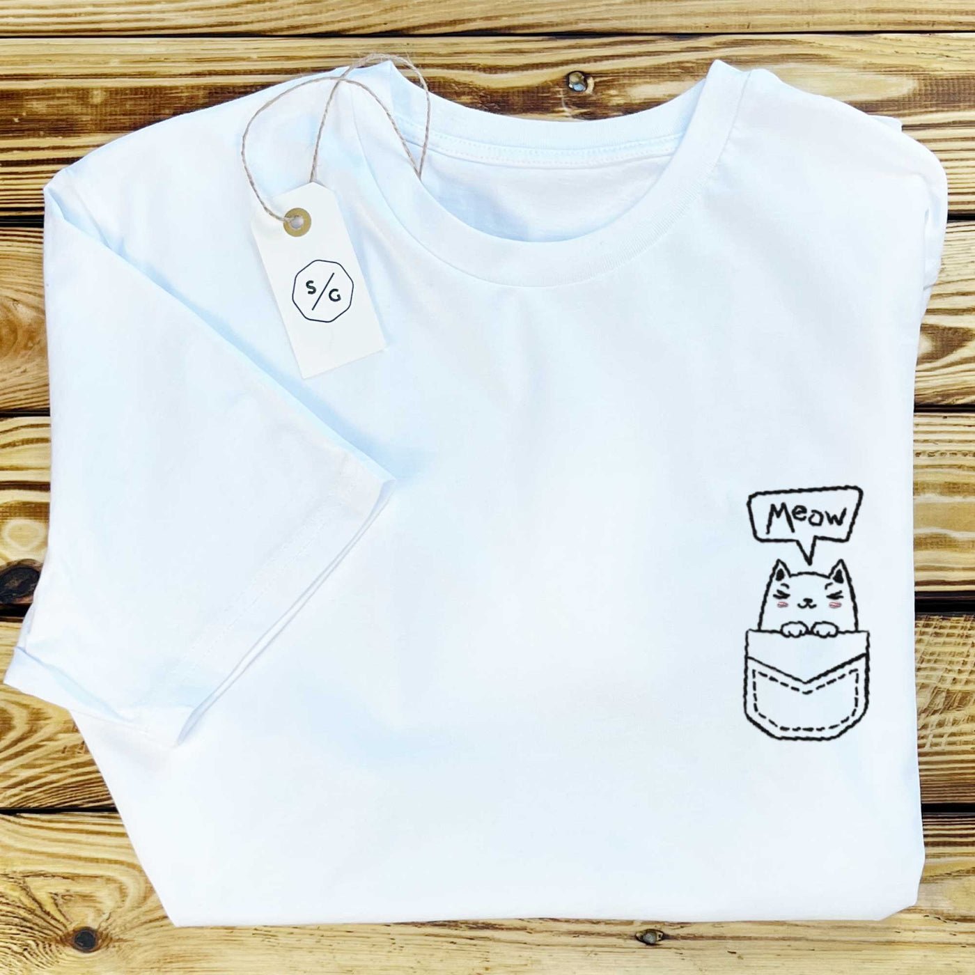 EMBROIDERED T-SHIRT DRESS • PUSSY IN POCKET