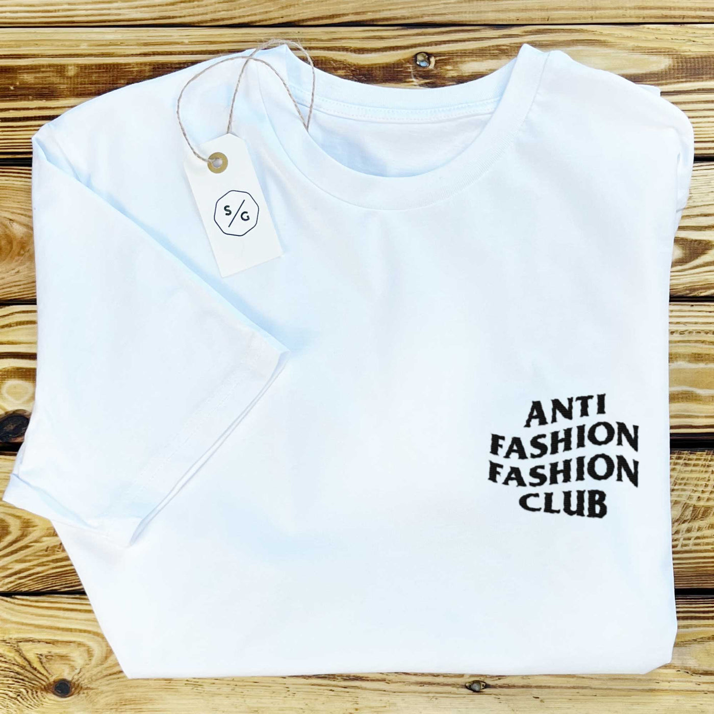 BESTICKTES SHIRT • ANTI FASHION FASHION CLUB