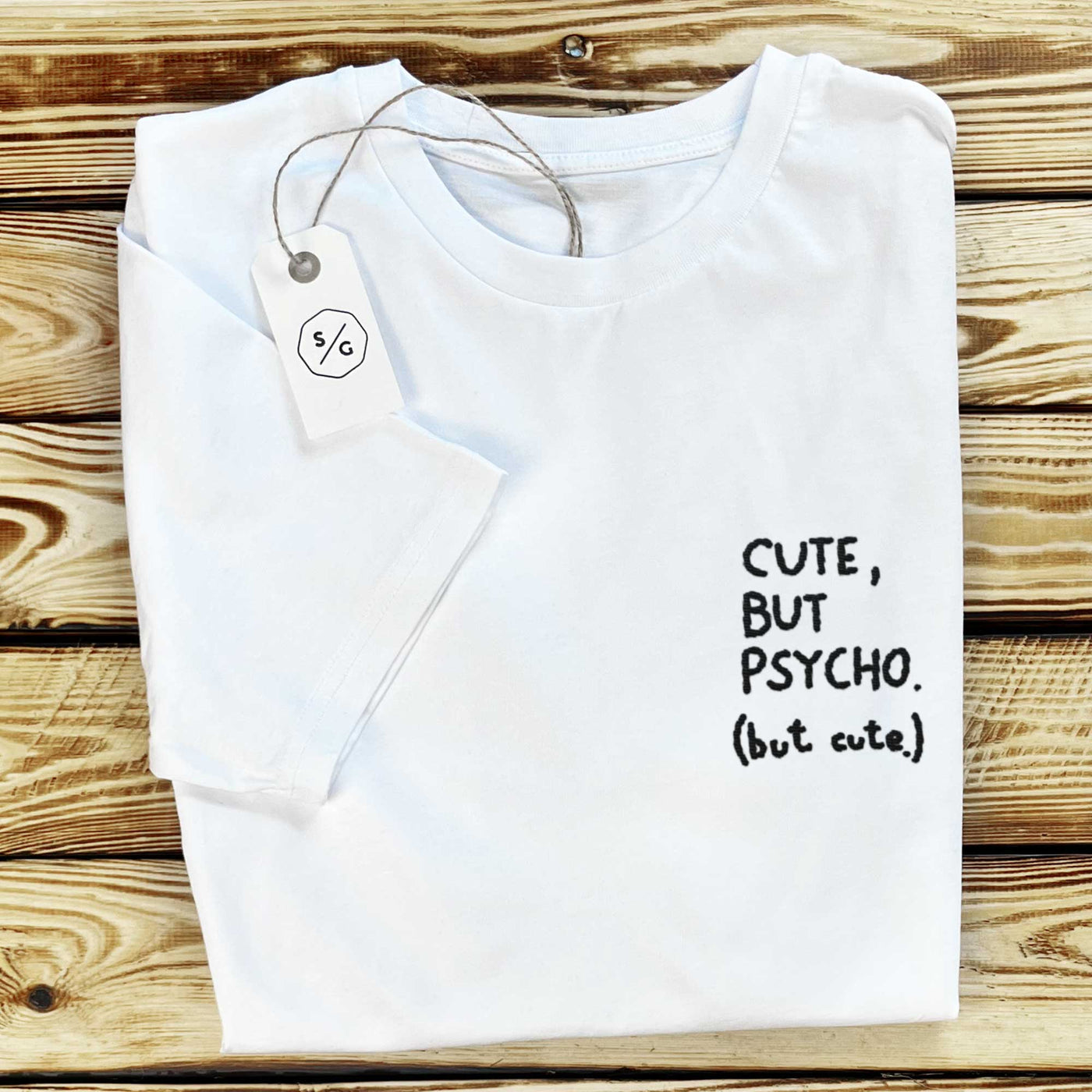 BESTICKTES T-SHIRT KLEID • CUTE, BUT PSYCHO (BUT CUTE.)