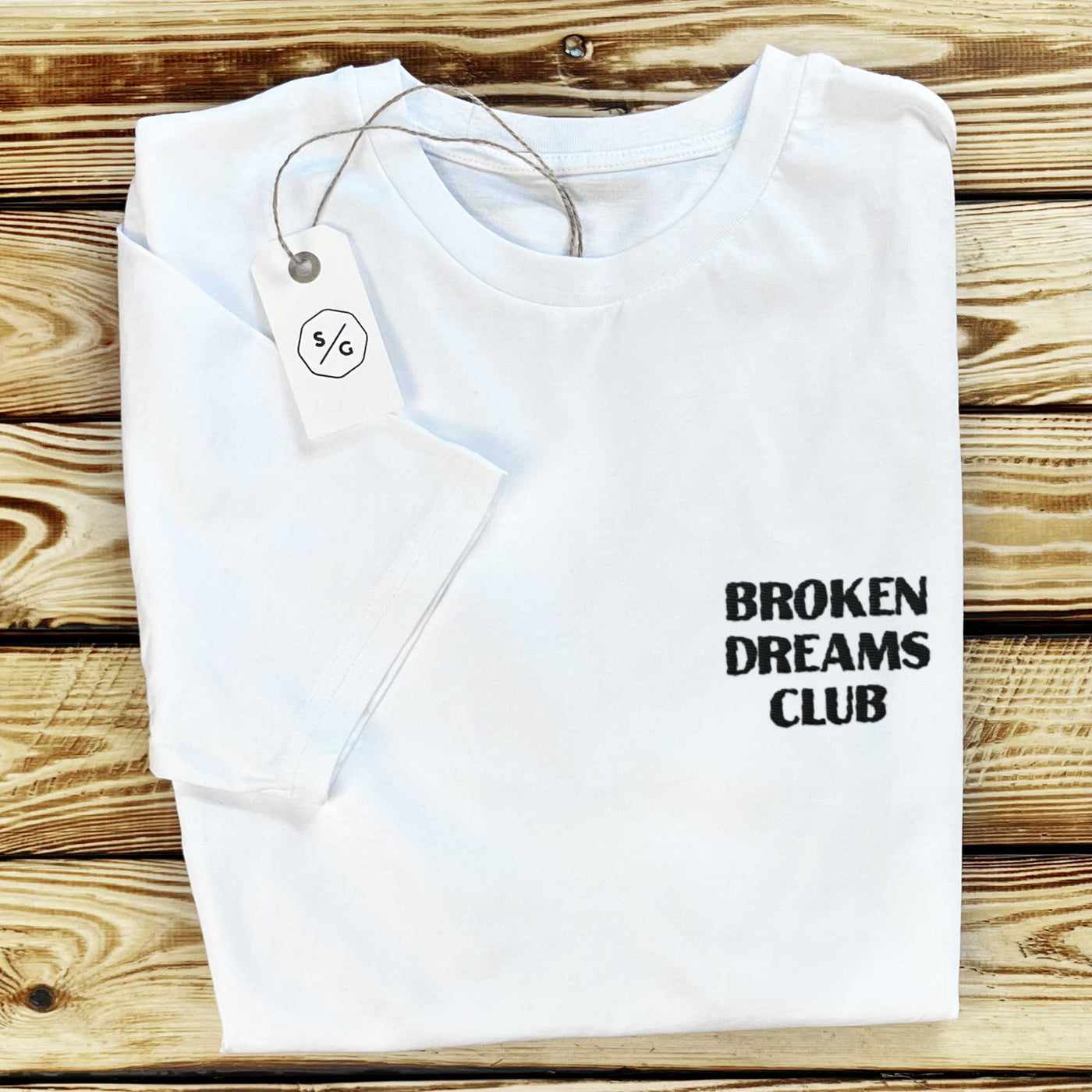 BESTICKTES T-SHIRT KLEID • BROKEN DREAMS CLUB