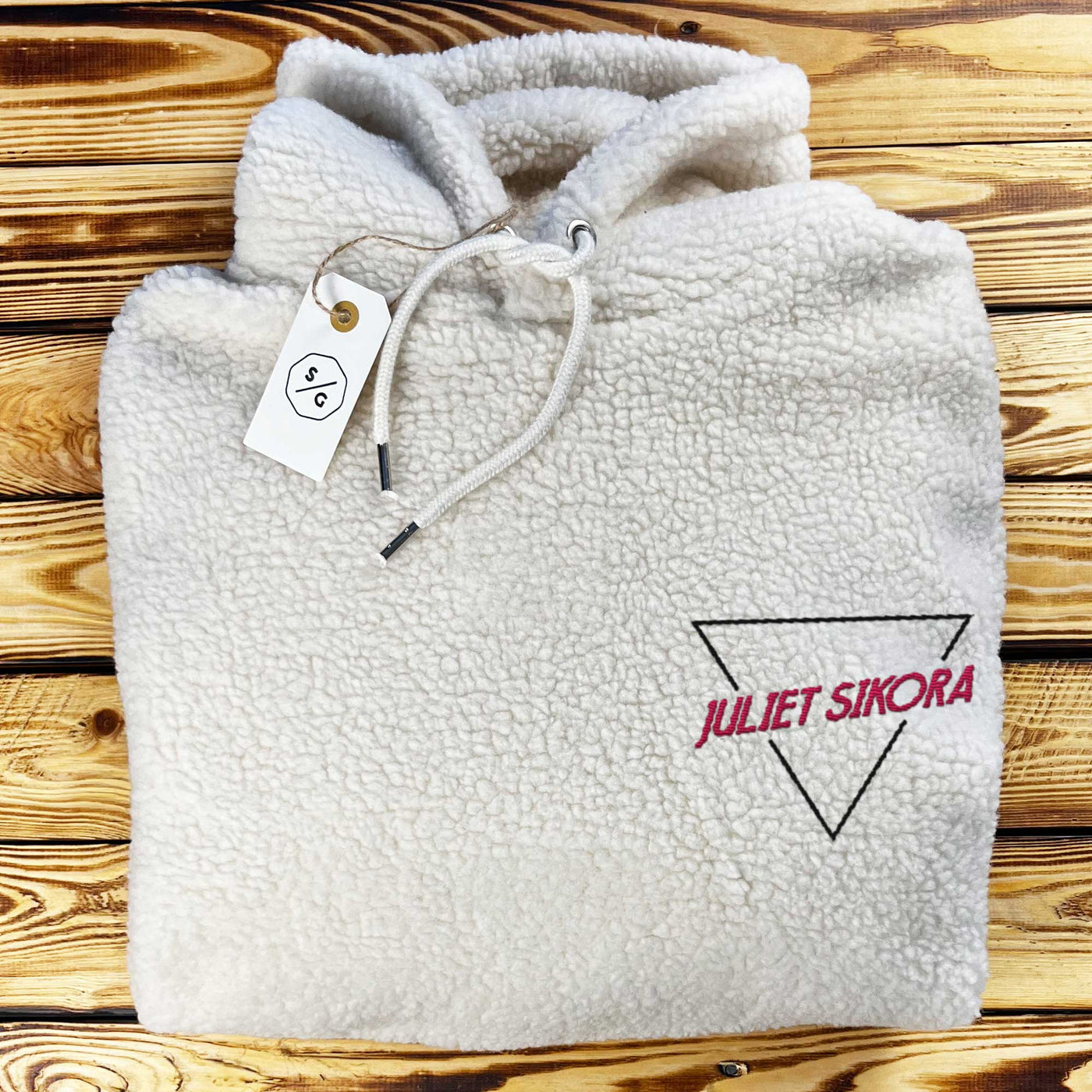 BESTICKTER SHERPA HOODIE • LOGO JULIET SIKORA