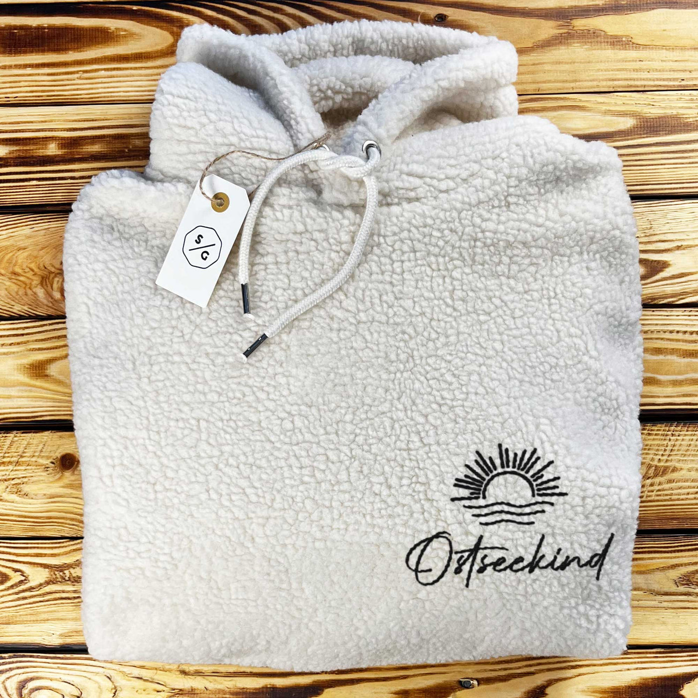 BESTICKTER SHERPA HOODIE • OSTSEEKIND