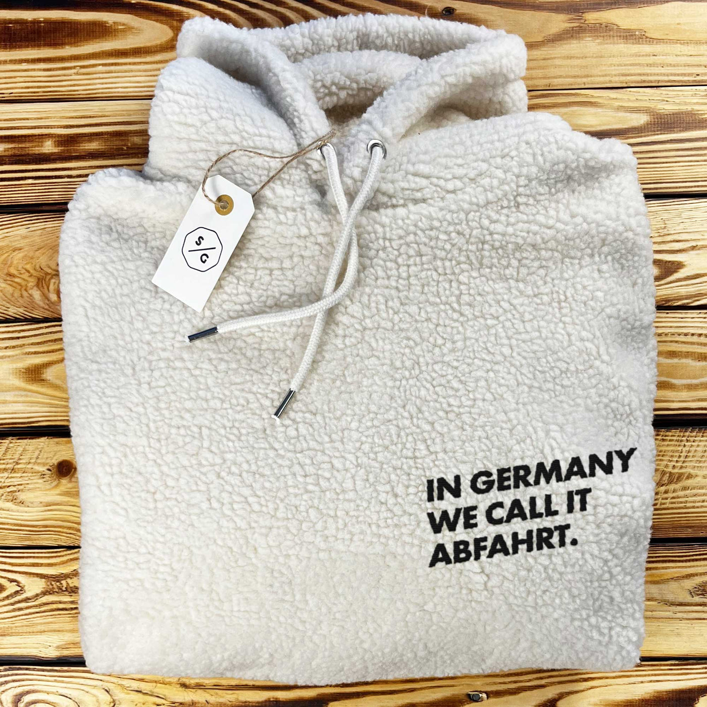 BESTICKTER SHERPA HOODIE • IN GERMANY WE CALL IT ABFAHRT.