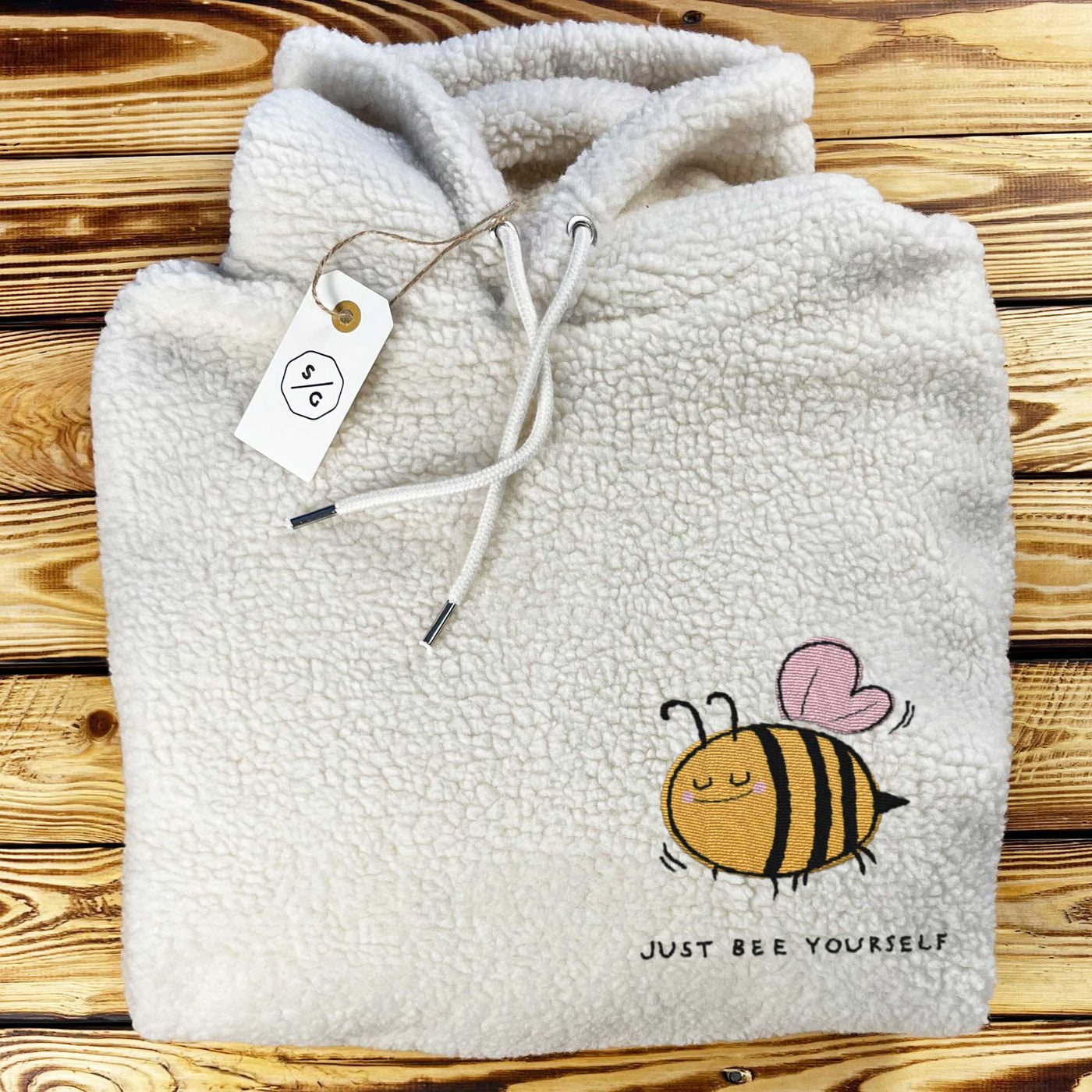 BESTICKTER SHERPA HOODIE • JUST BEE YOURSELF