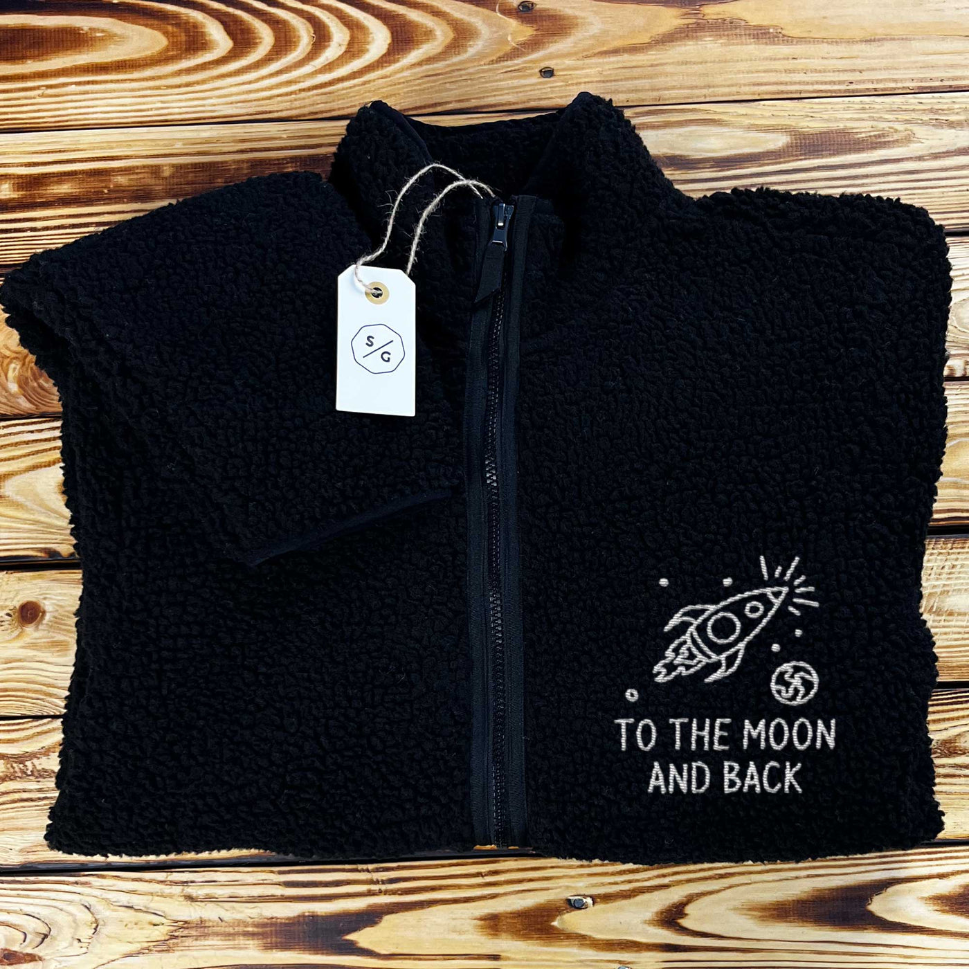 BESTICKTER SHERPA JACKE • TO THE MOON AND BACK