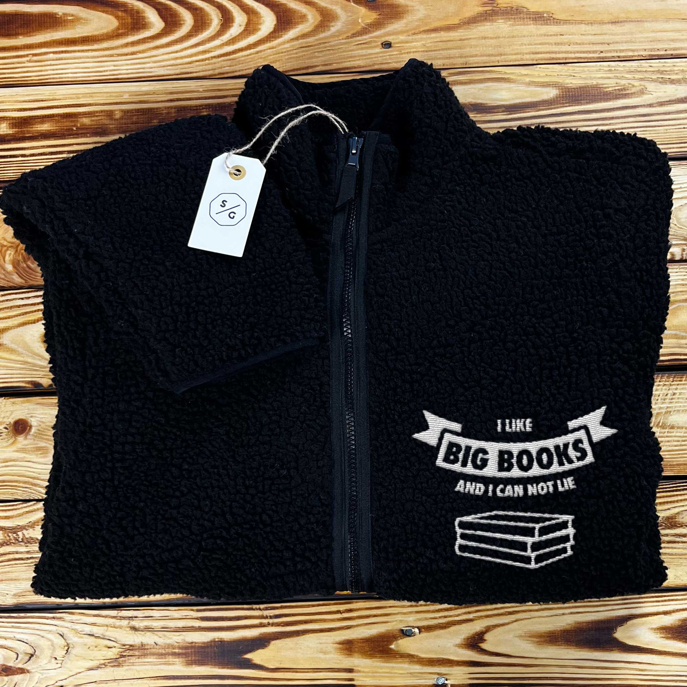 BESTICKTER SHERPA JACKE • I LIKE BIG BOOKS