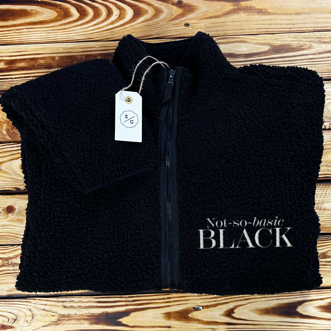 BESTICKTER SHERPA JACKE • NOT SO BASIC BLACK