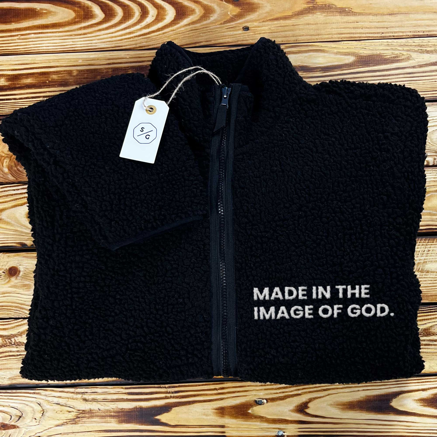 BESTICKTER SHERPA JACKE • MADE IN THE IMAGE OF GOD.