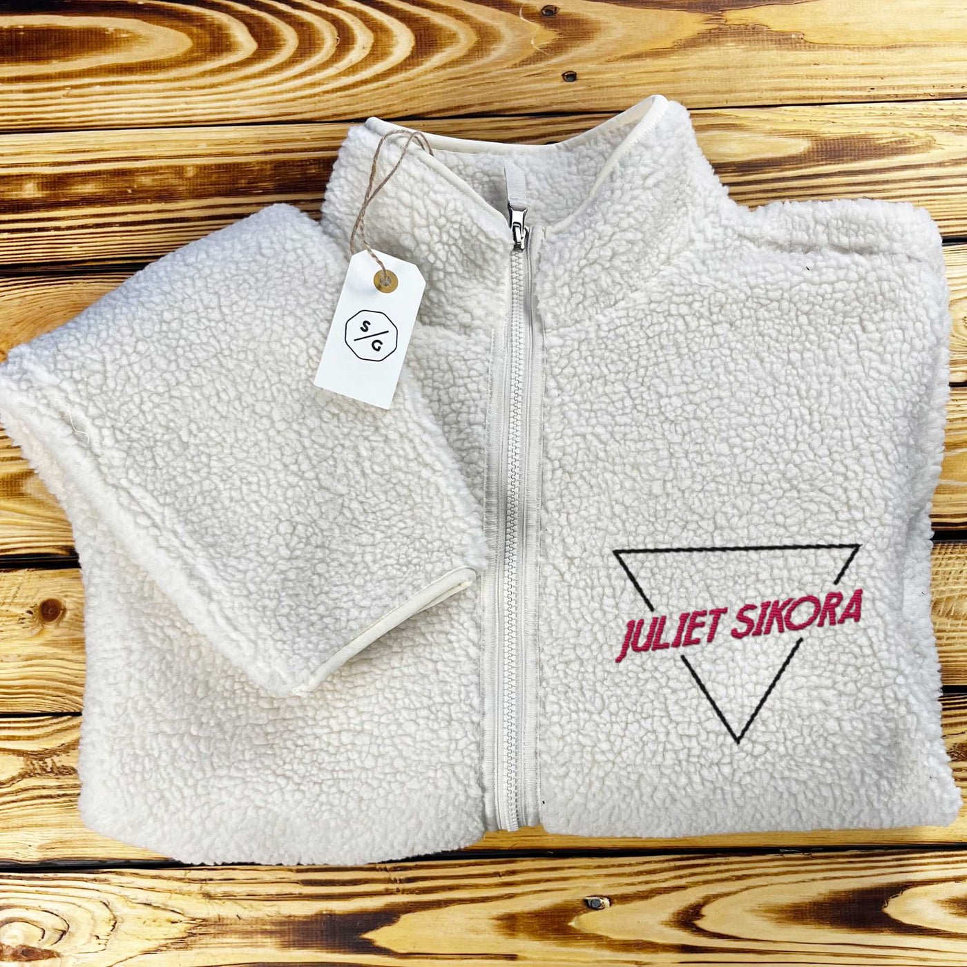 BESTICKTE SHERPA JACKE • LOGO JULIET SIKORA