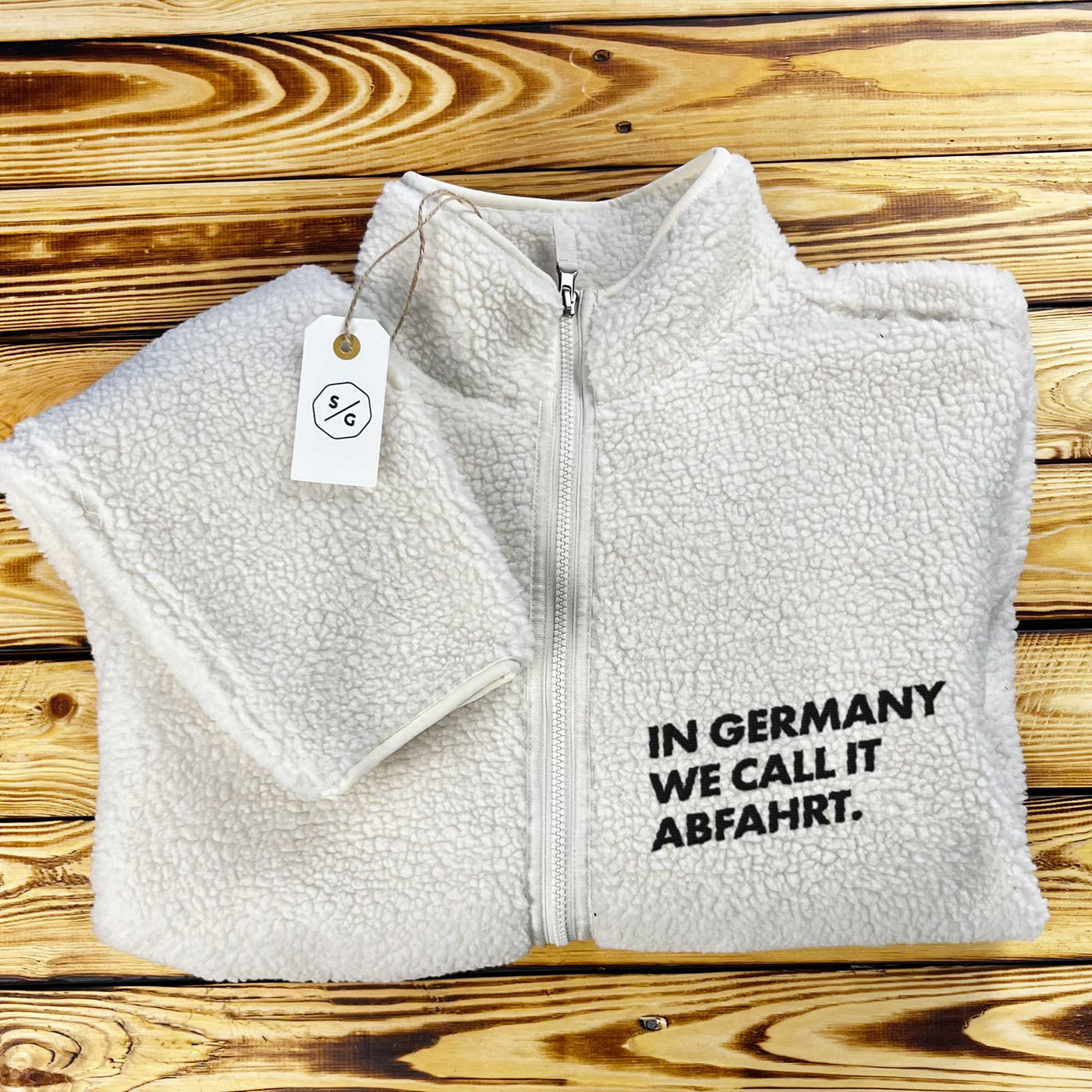 BESTICKTER SHERPA JACKE • IN GERMANY WE CALL IT ABFAHRT.