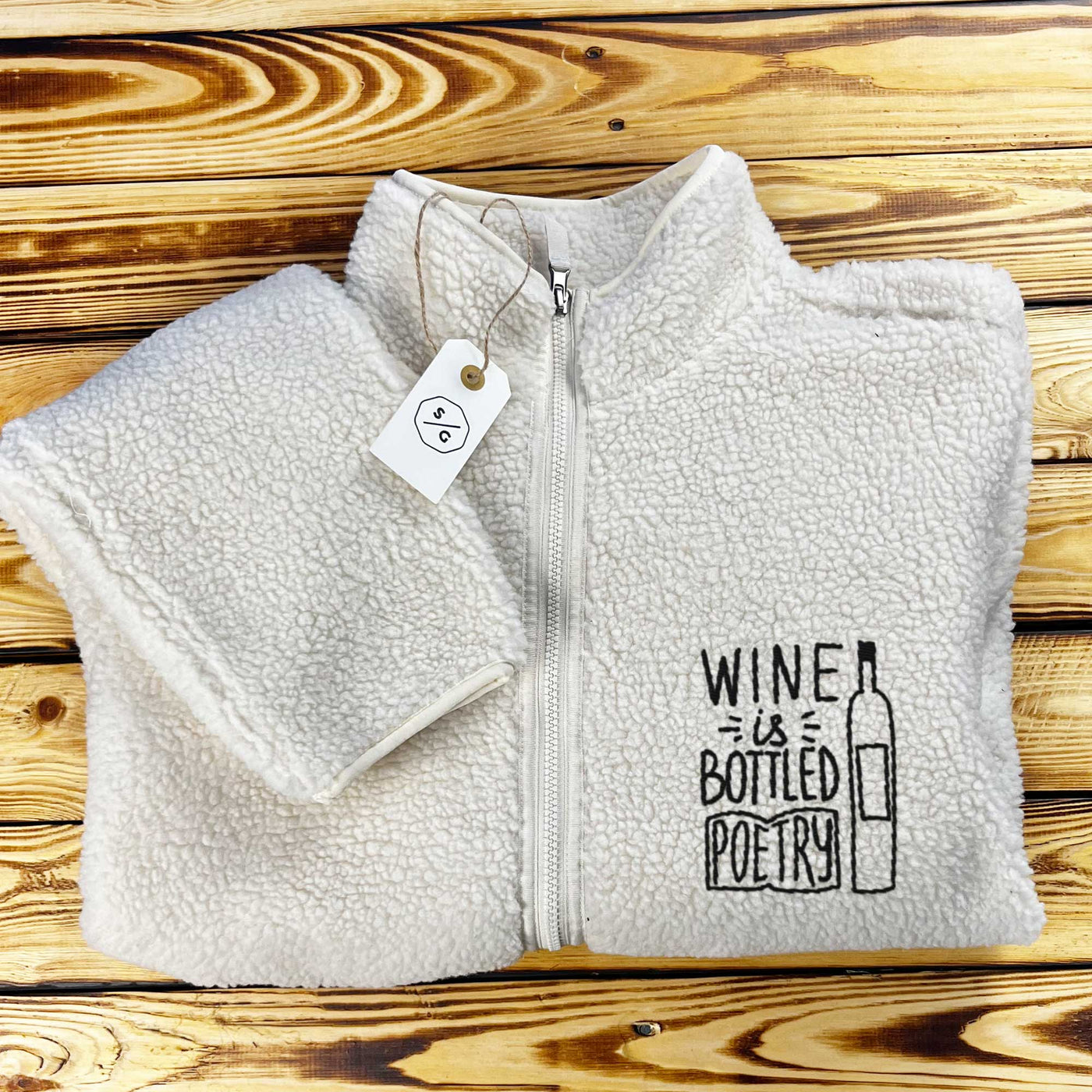 BESTICKTER SHERPA JACKE • WINE IS BOTTLED POETRY