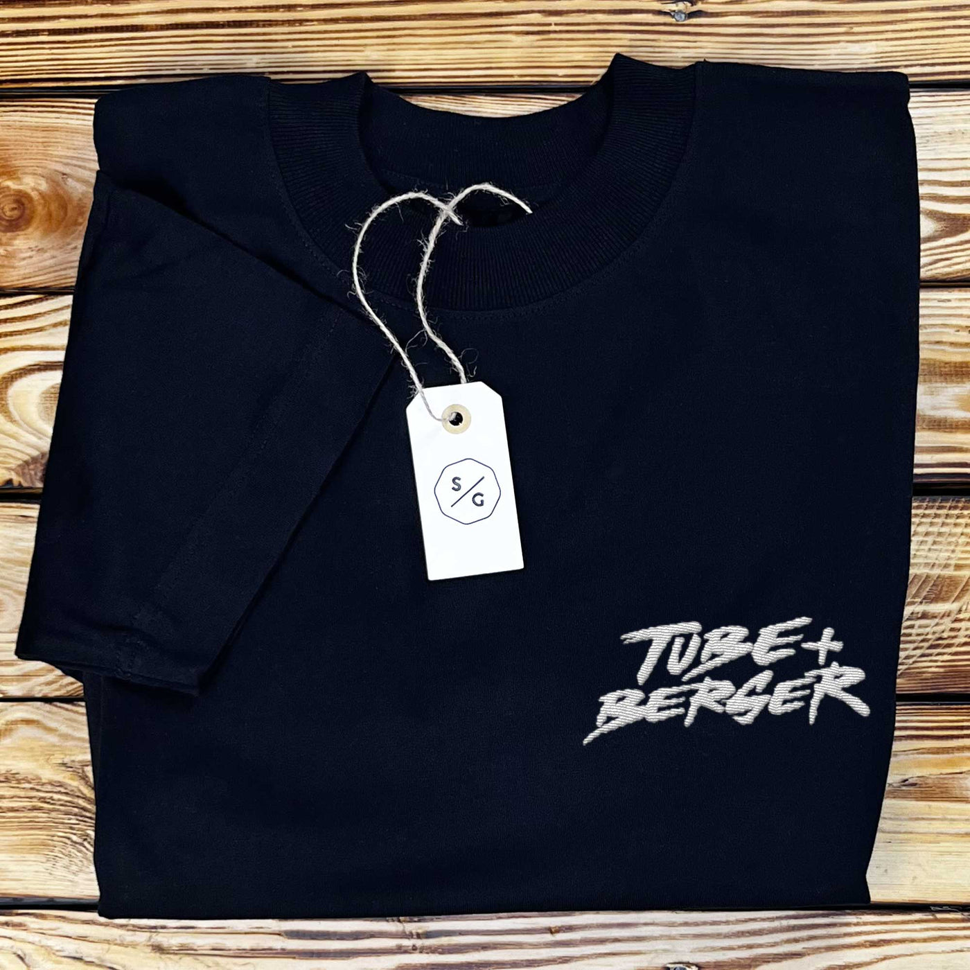 BESTICKTES SHIRT OVERSIZED • LOGO TUBE & BERGER