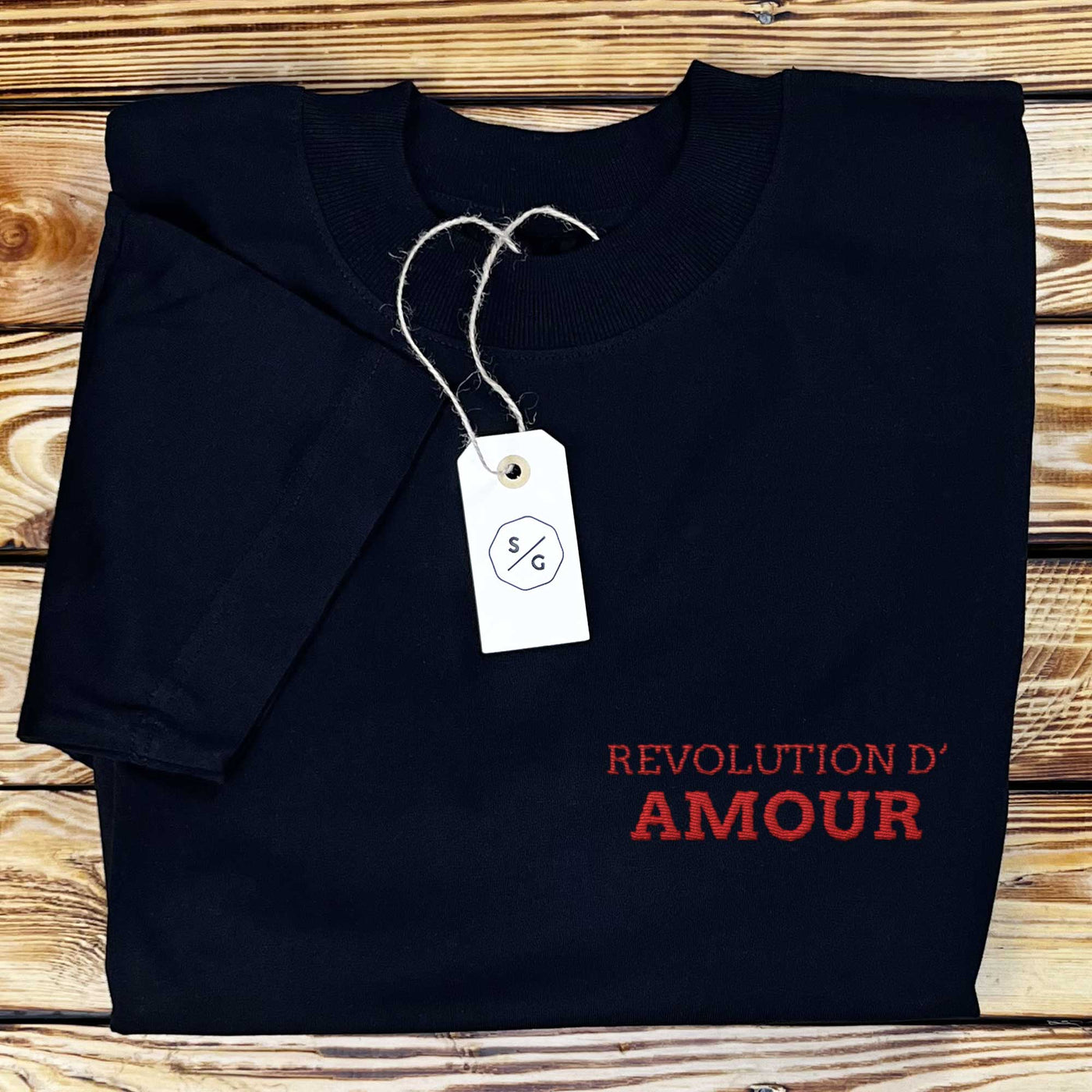 BESTICKTES SHIRT OVERSIZED • REVOLUTION D'AMOUR